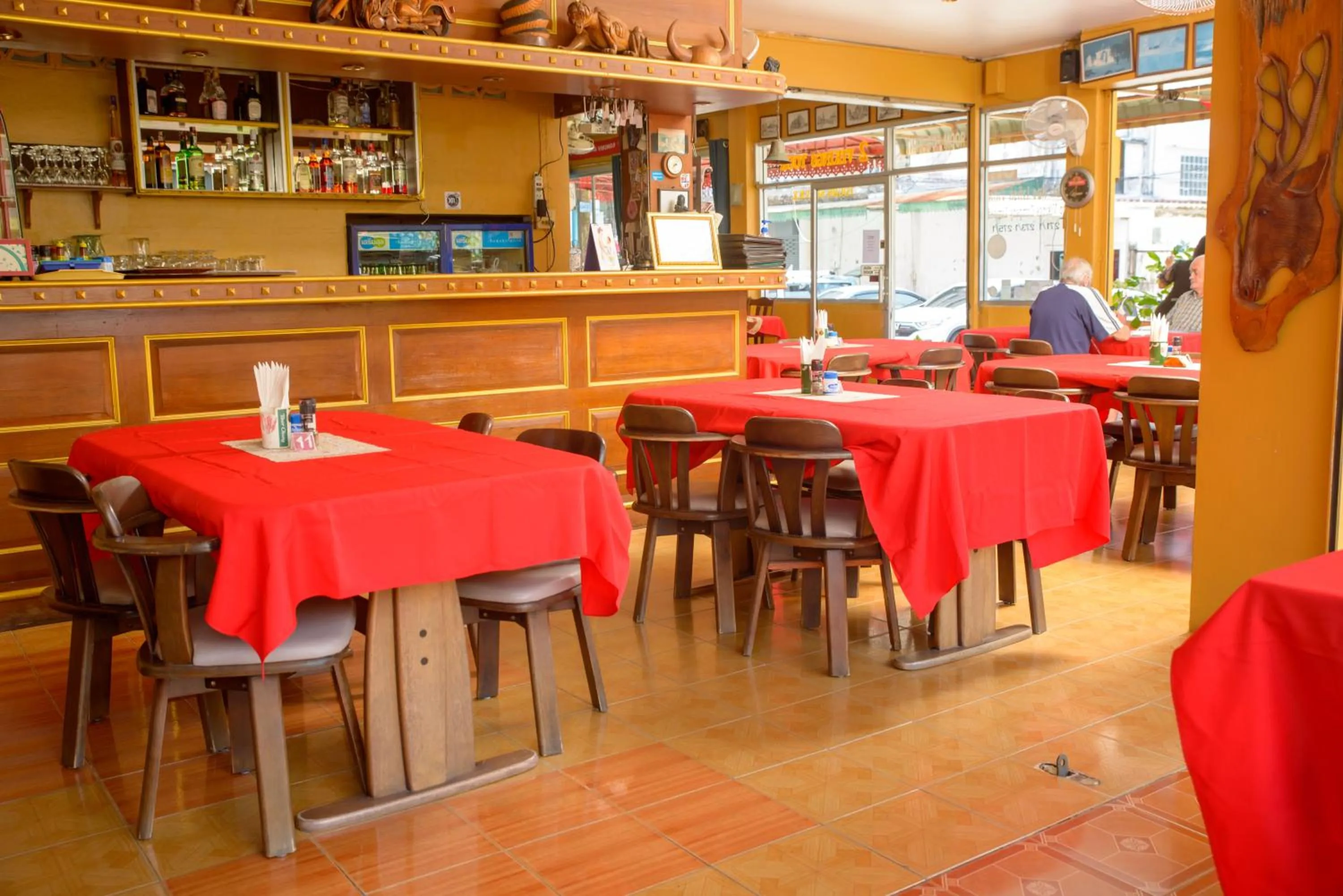 Restaurant/places to eat in 2 Vikings Guesthouse