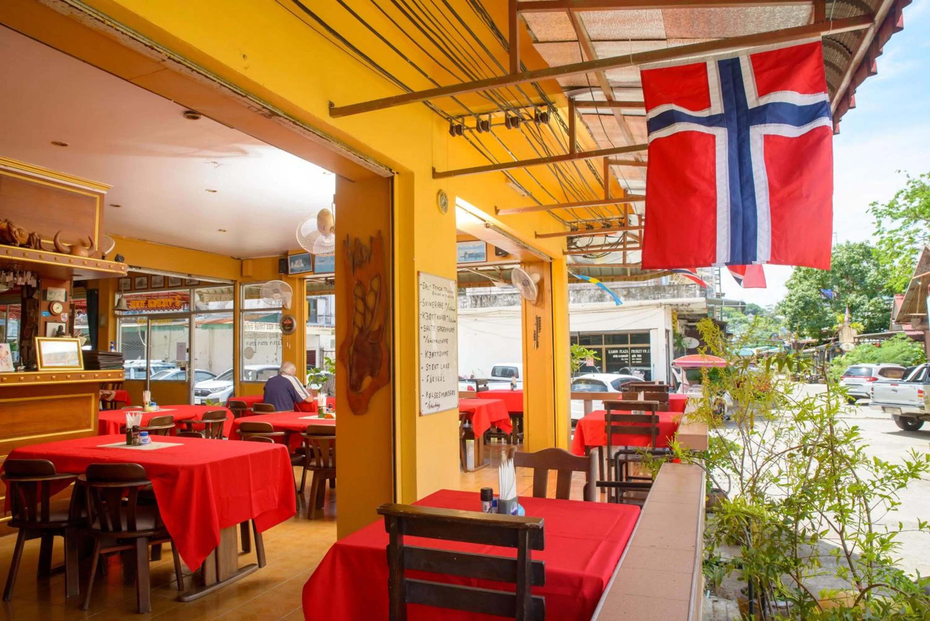 Restaurant/places to eat in 2 Vikings Guesthouse