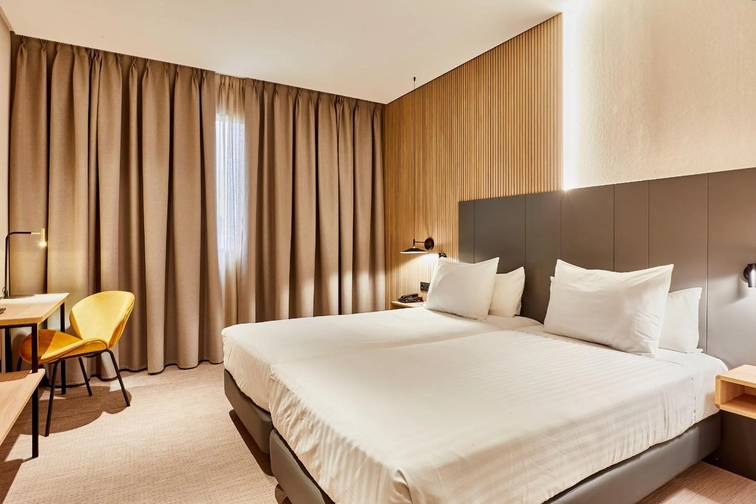 Photo of the whole room, Bed in Silken Ciudad Gijón