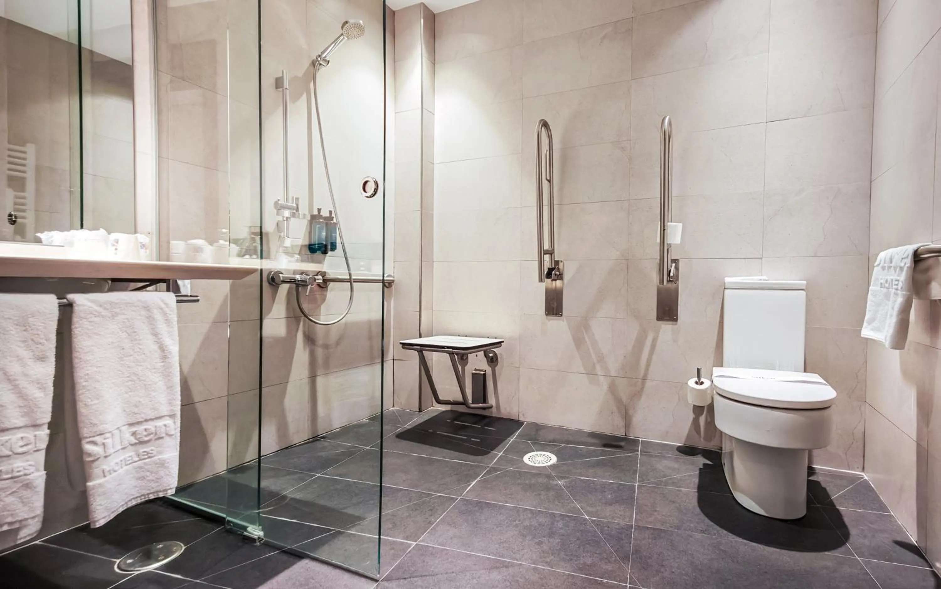 Bathroom in Silken Ciudad Gijón