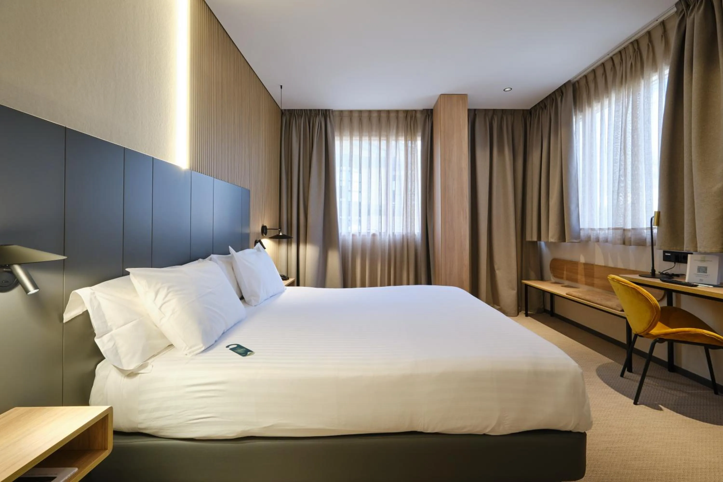 Photo of the whole room, Bed in Silken Ciudad Gijón