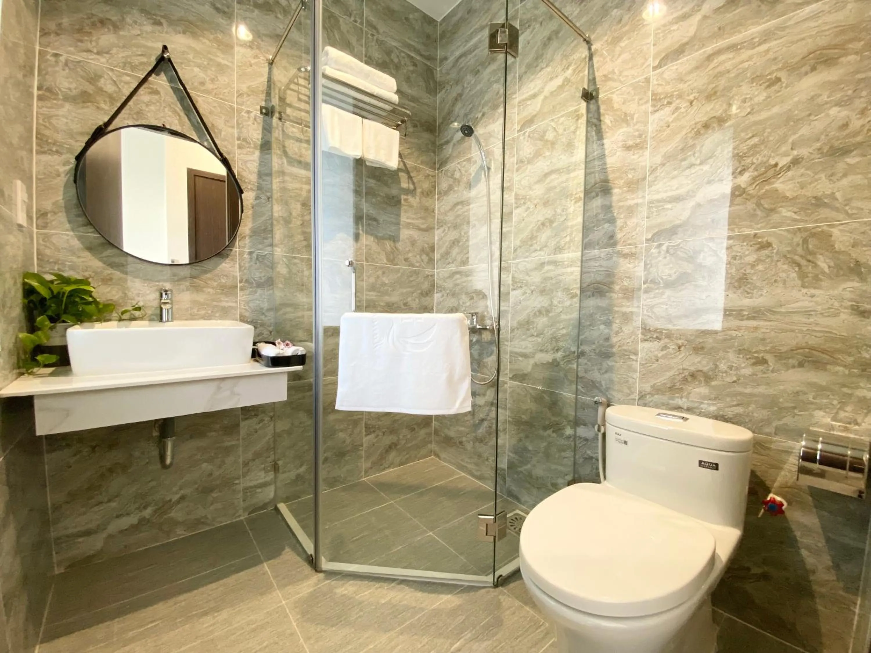 Shower in Elpis Hotel Phu Quoc