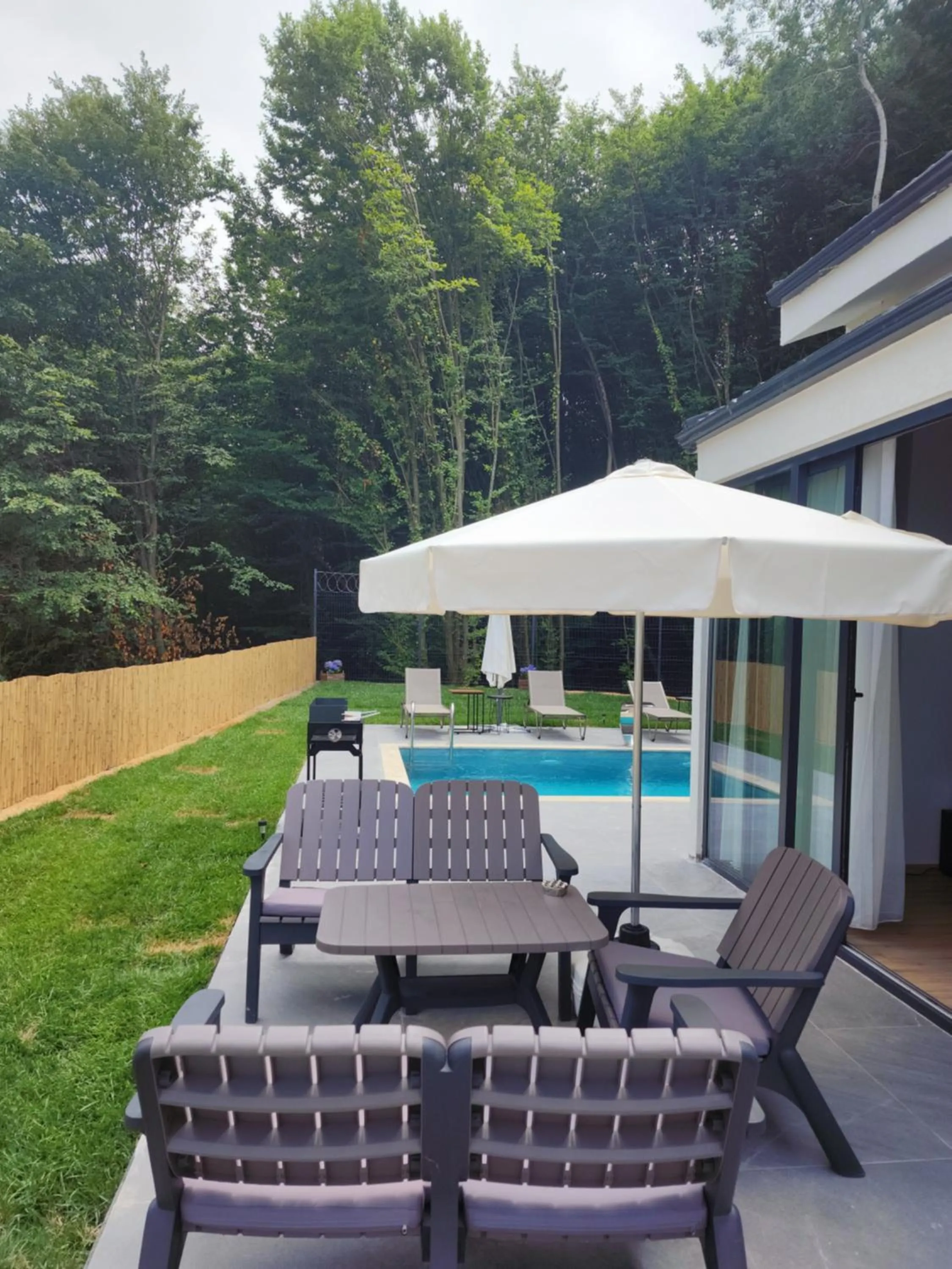 Swimming pool in New Balturk Villas Sapanca