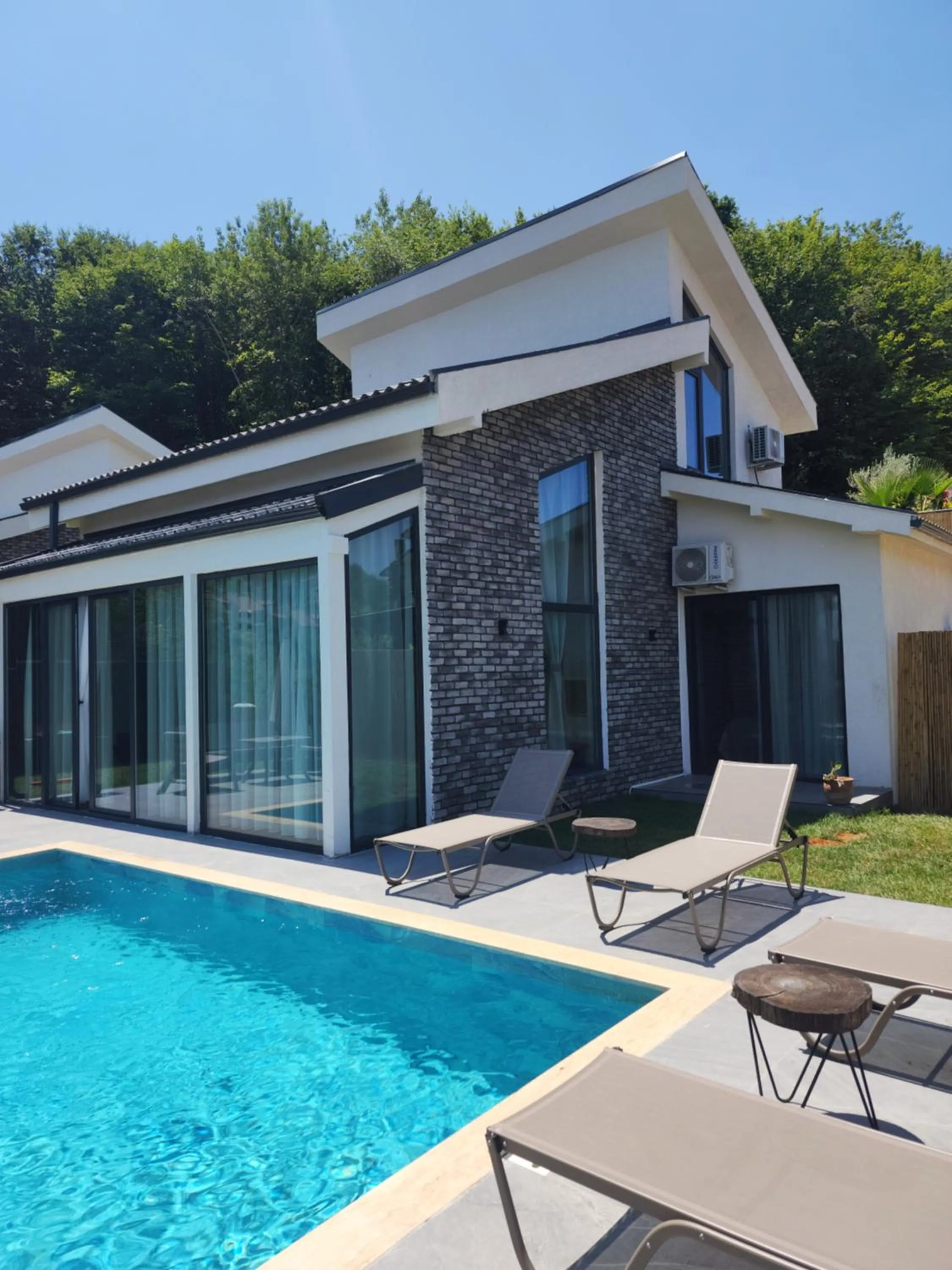 Swimming pool in New Balturk Villas Sapanca