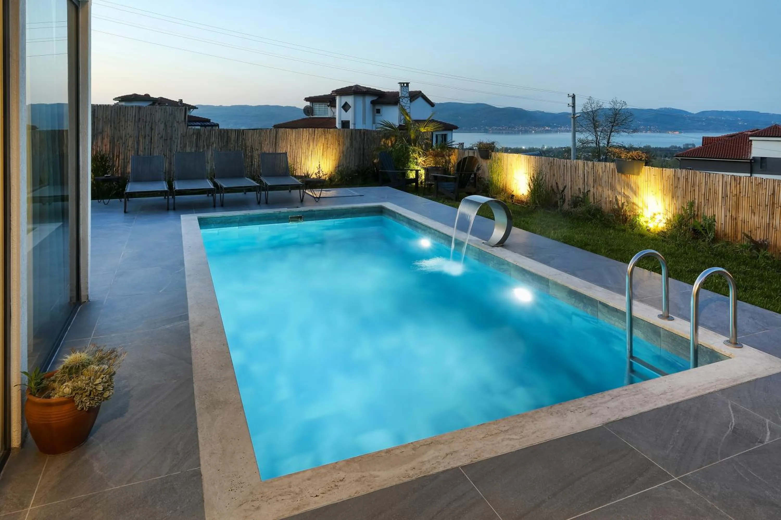 Swimming pool in New Balturk Villas Sapanca