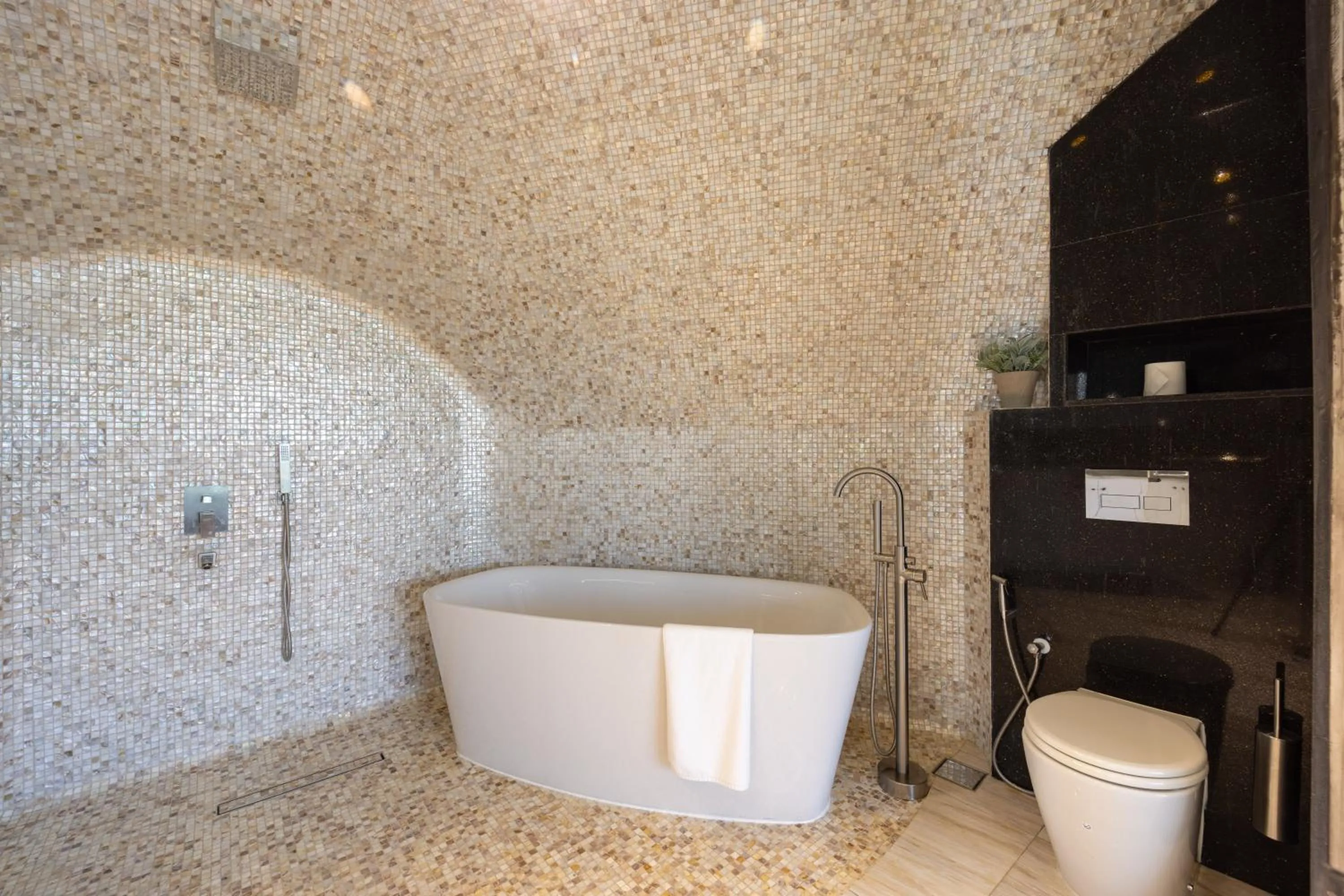 Hot Tub in Nirvana Retreat By Patanjali Wellness Initiative