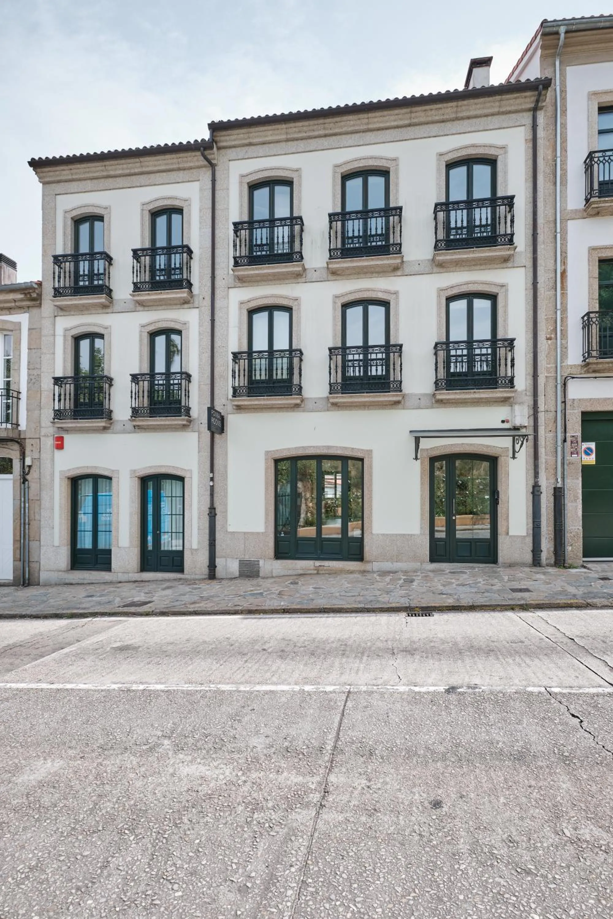 Property building in Hotel Pombal Rooms