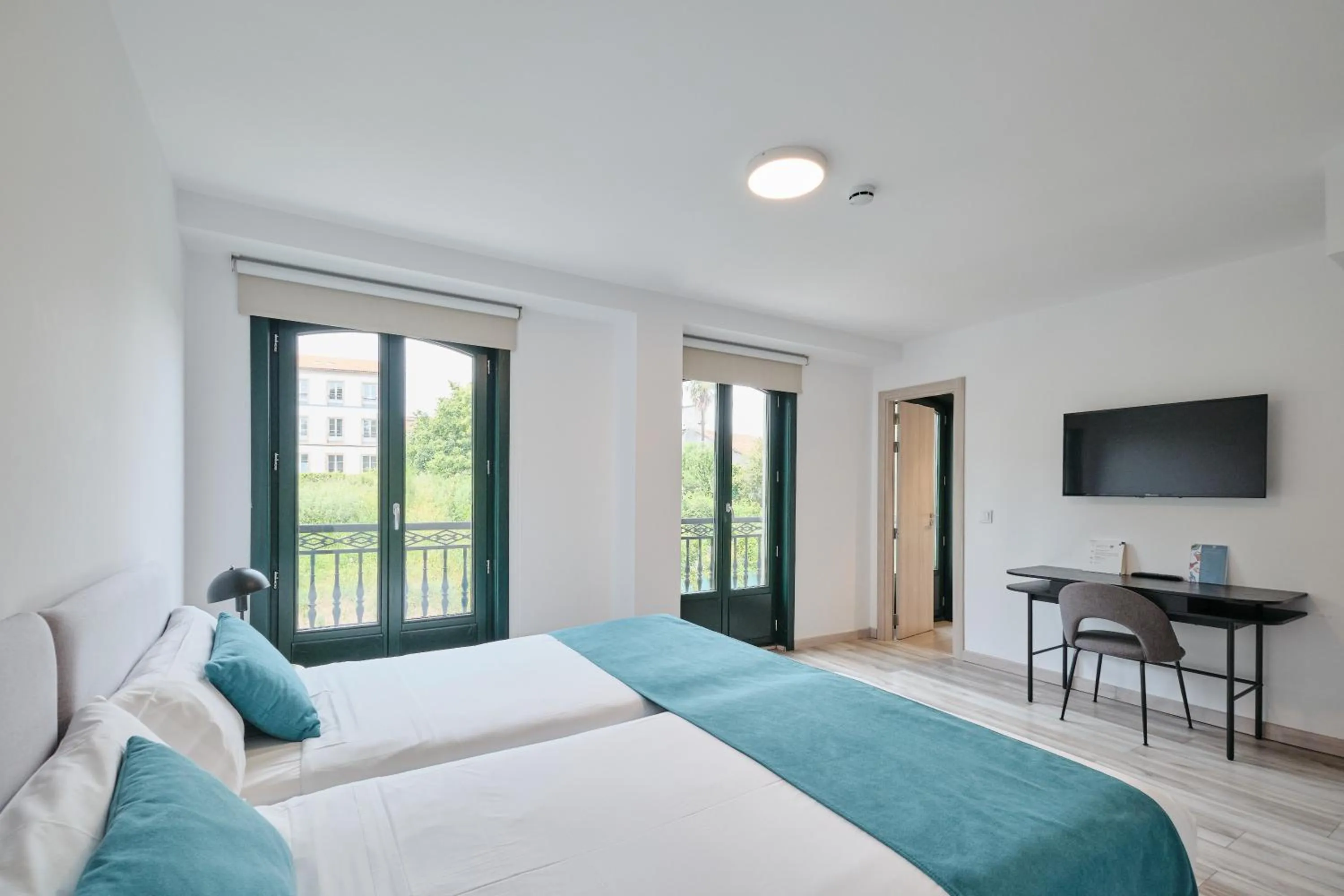 Photo of the whole room, Bed in Hotel Pombal Rooms