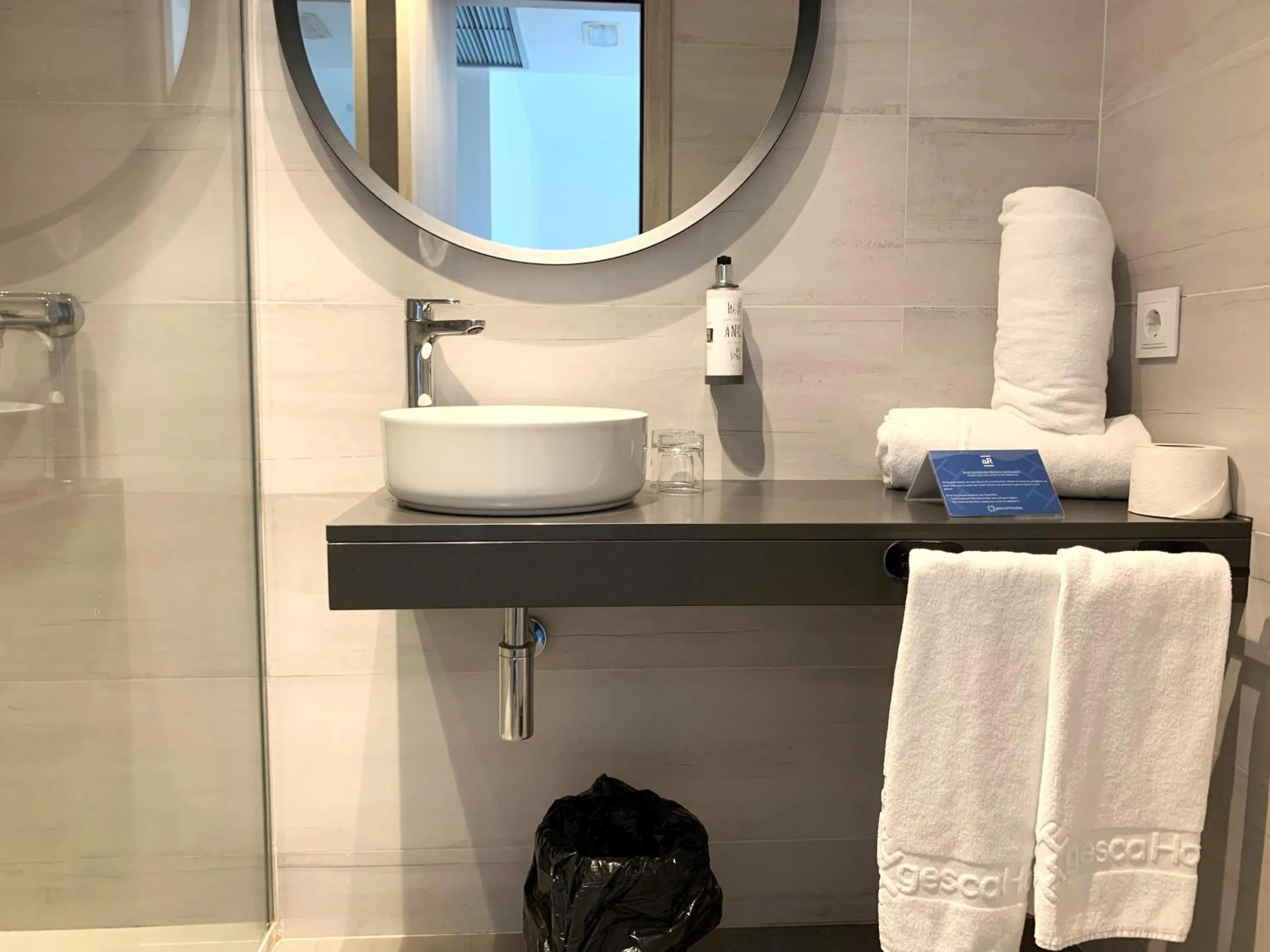 Photo of the whole room in Hotel Pombal Rooms