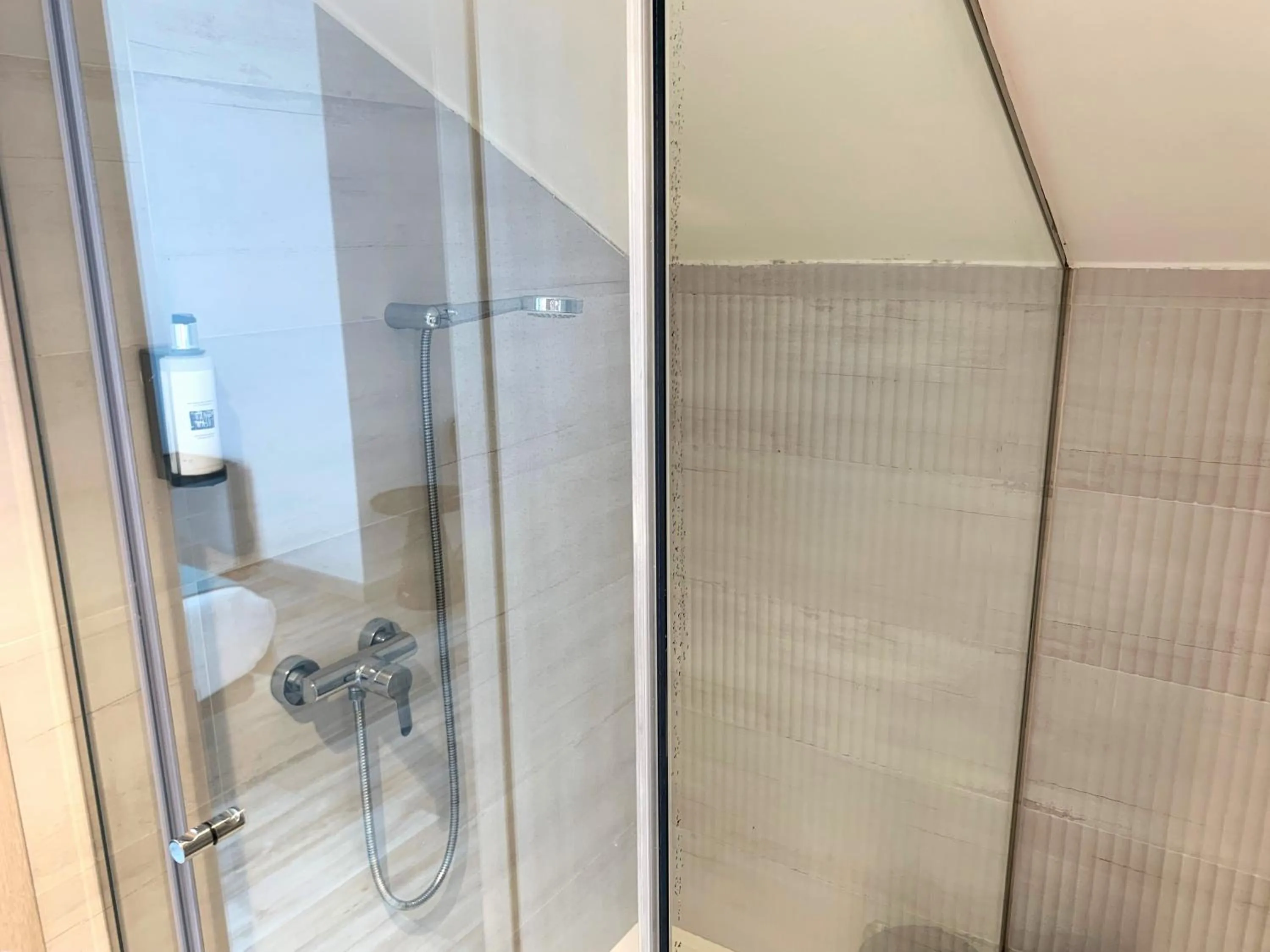 Bathroom in Hotel Pombal Rooms