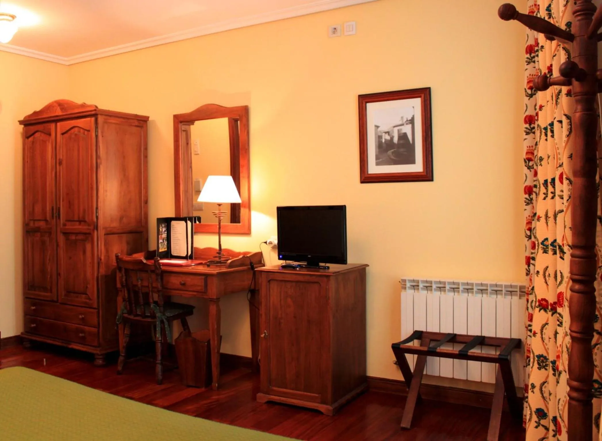 TV and multimedia in San Clemente by Pousadas de Compostela