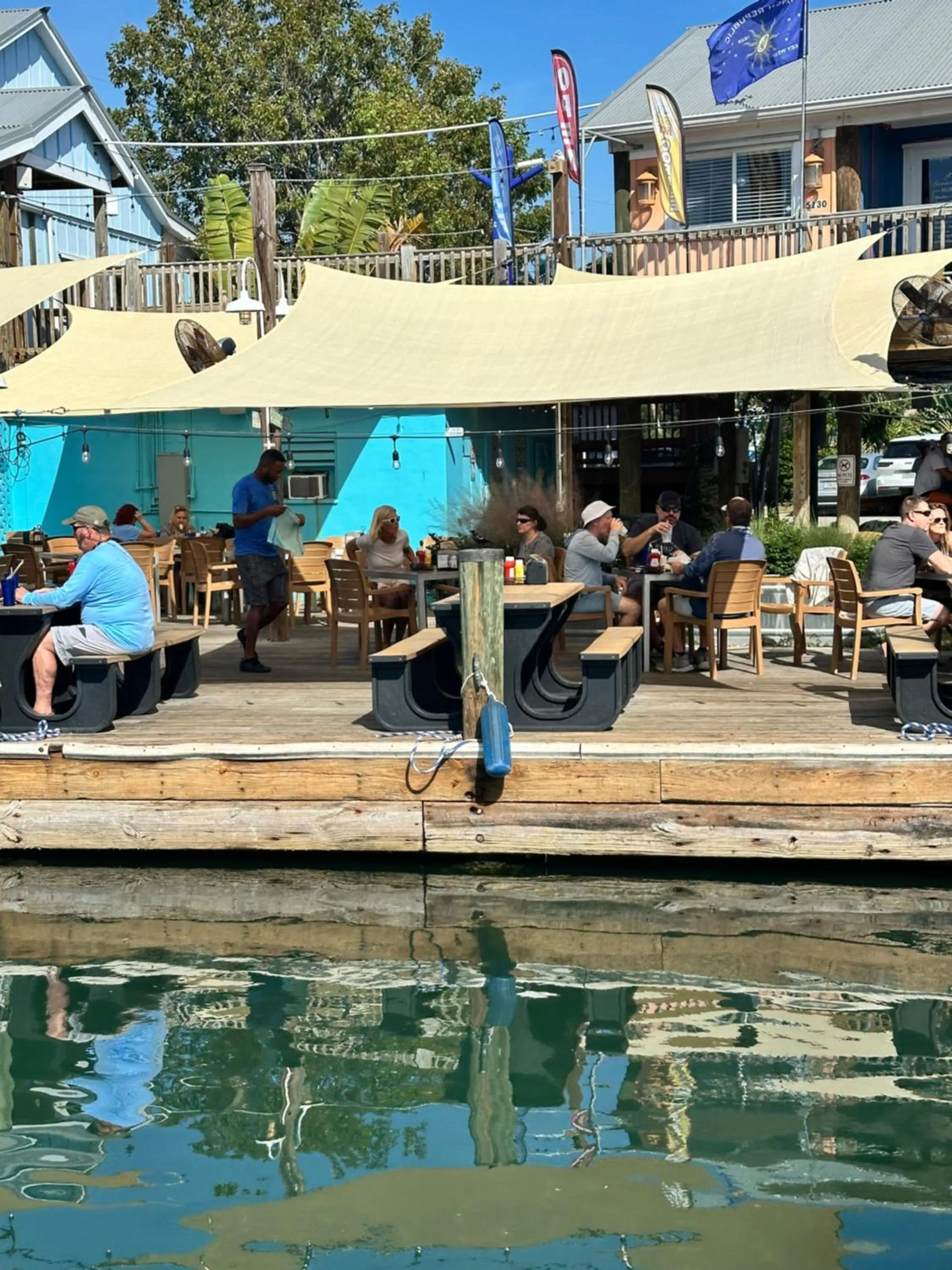 Restaurant/places to eat in Aqua Lodges At Hurricane Hole Marina