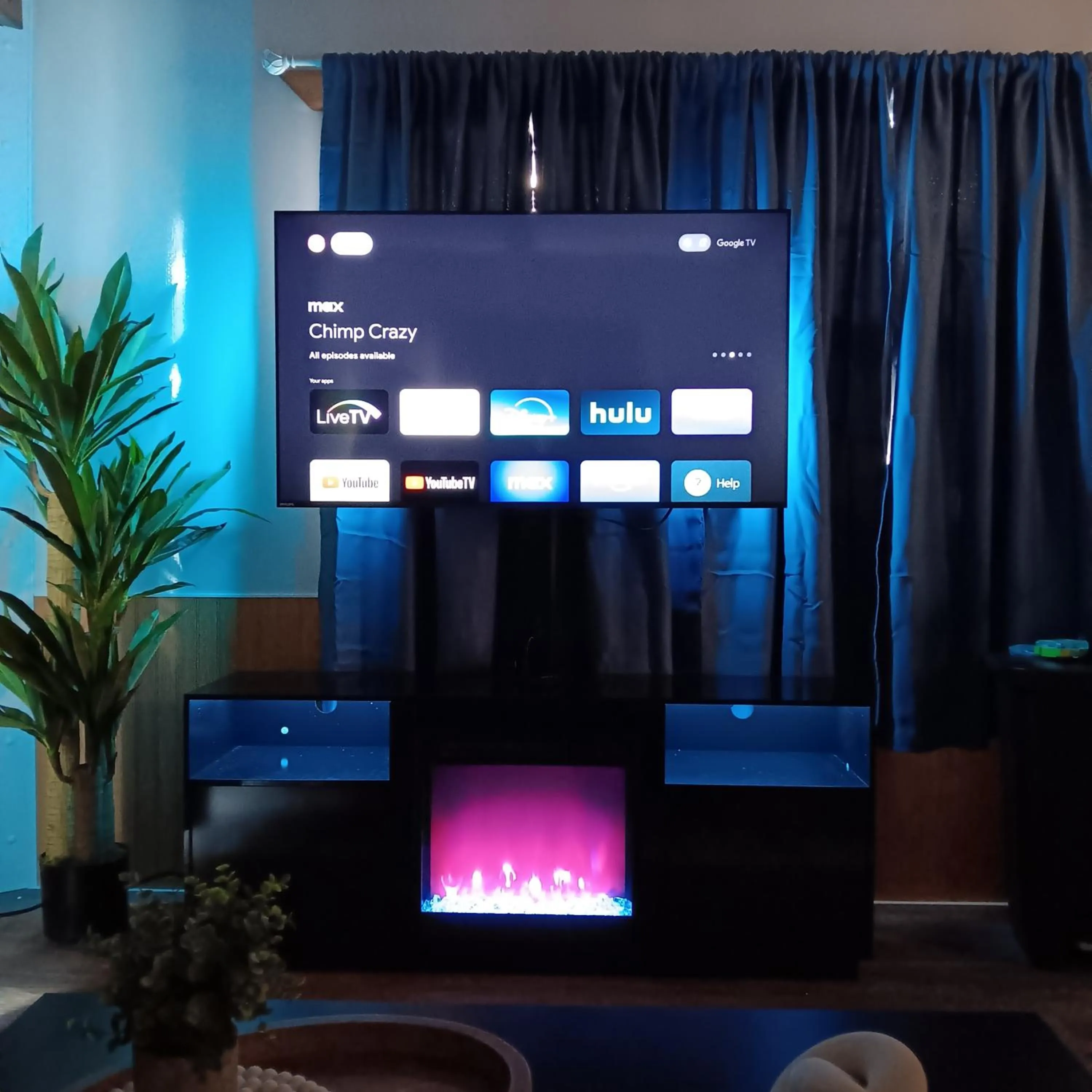 TV and multimedia in Aqua Lodges At Hurricane Hole Marina