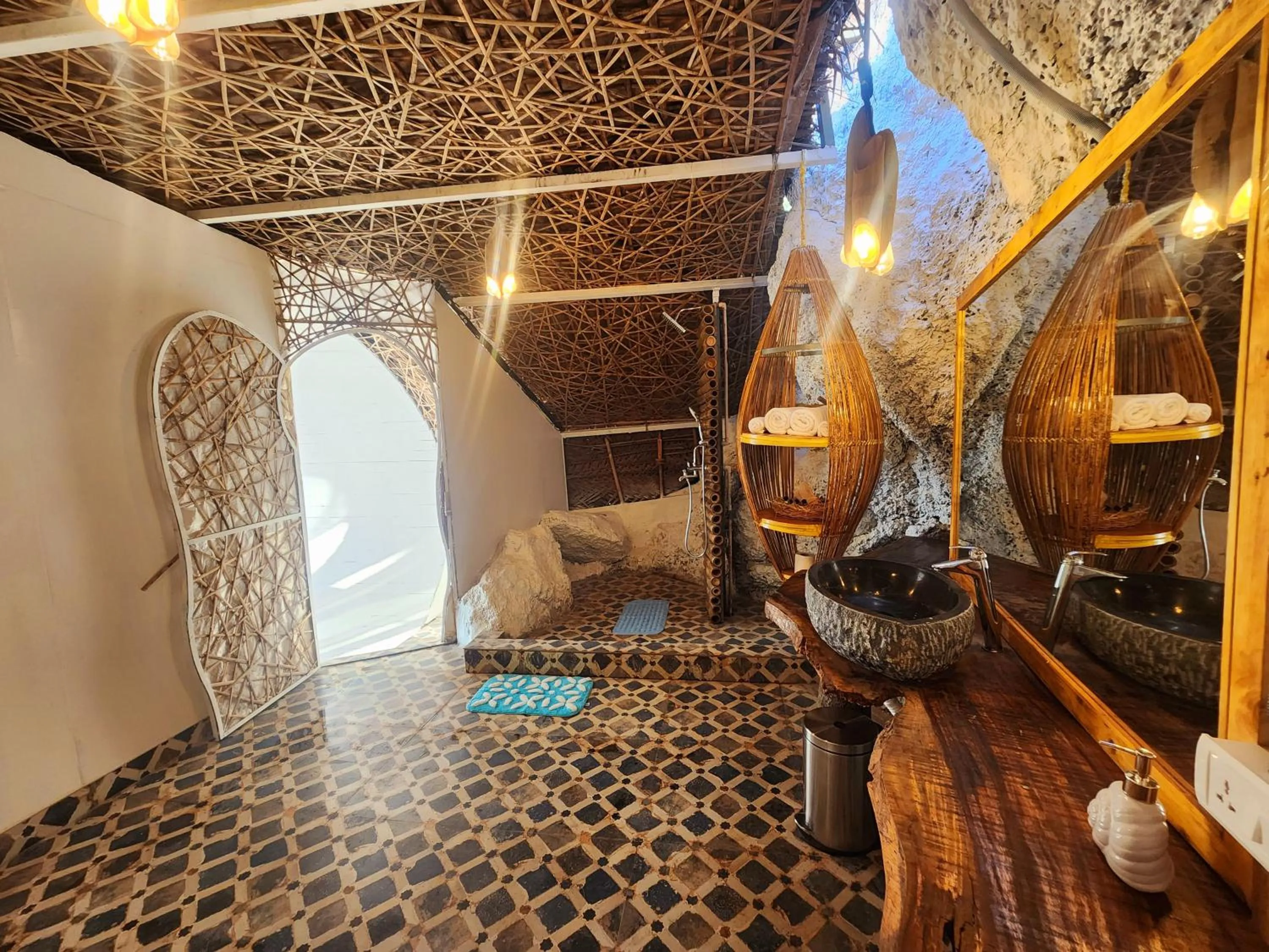 Shower in Obrigado by Craftels