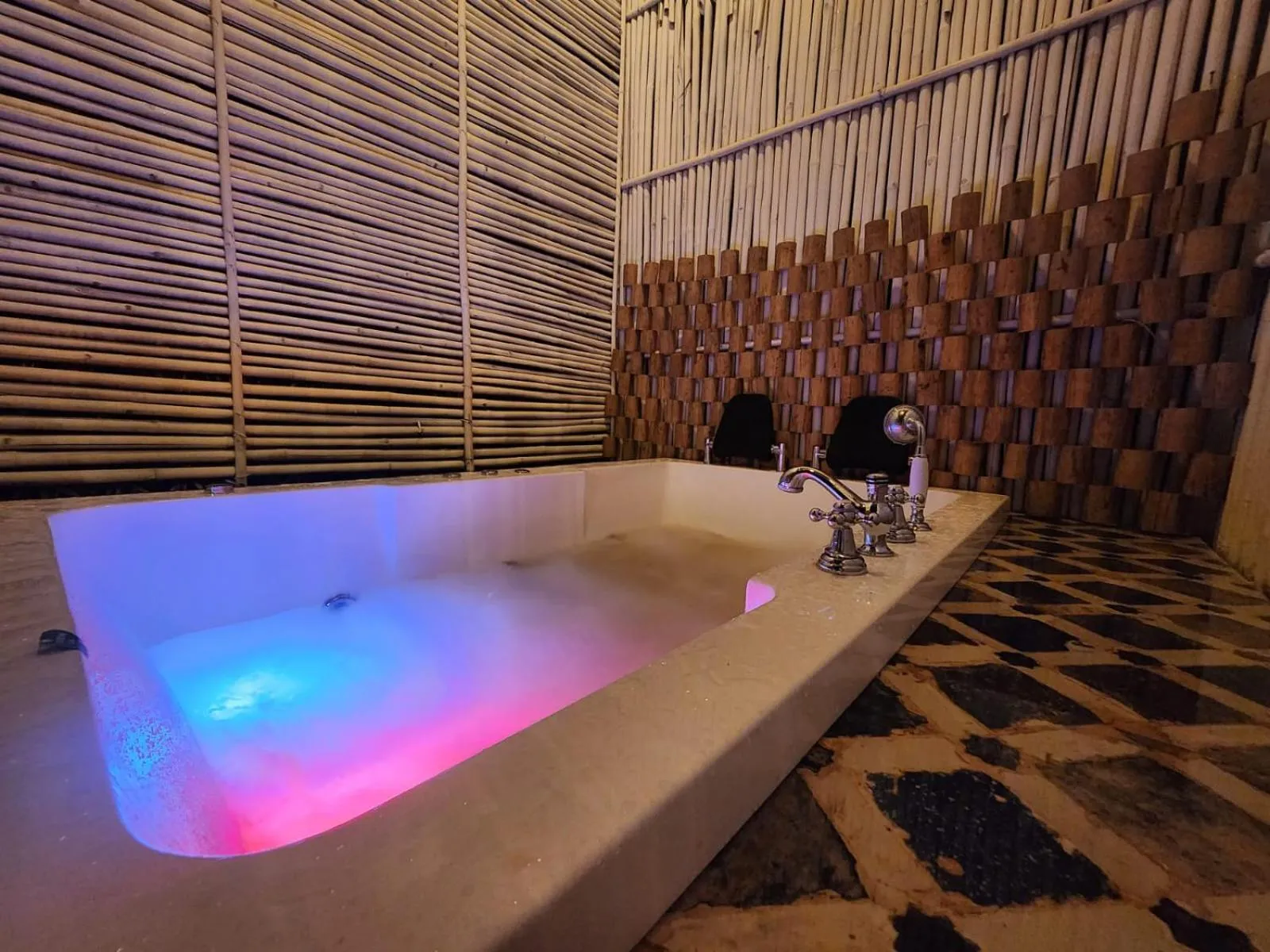 Bath in Obrigado by Craftels