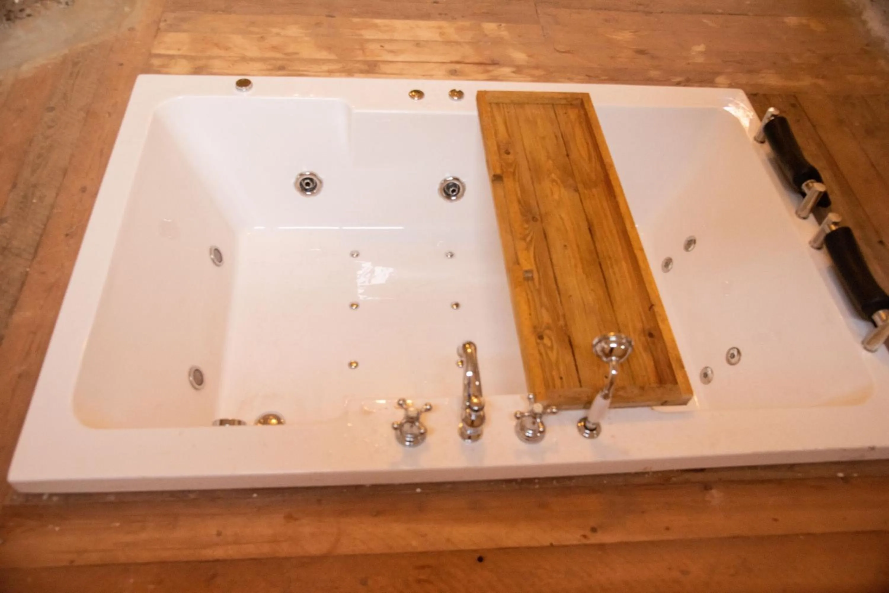 Bathroom in Obrigado by Craftels