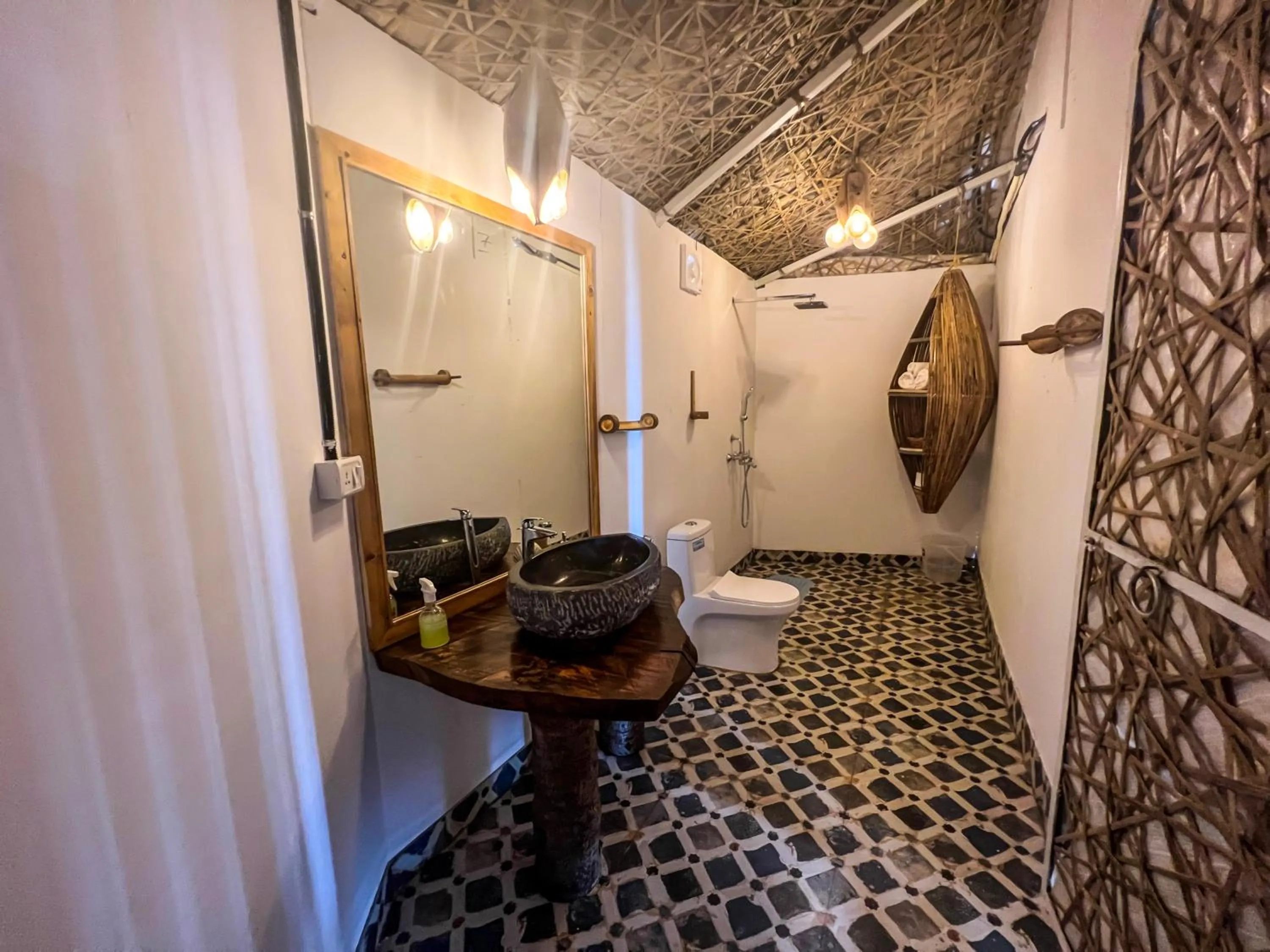 Bathroom in Obrigado by Craftels