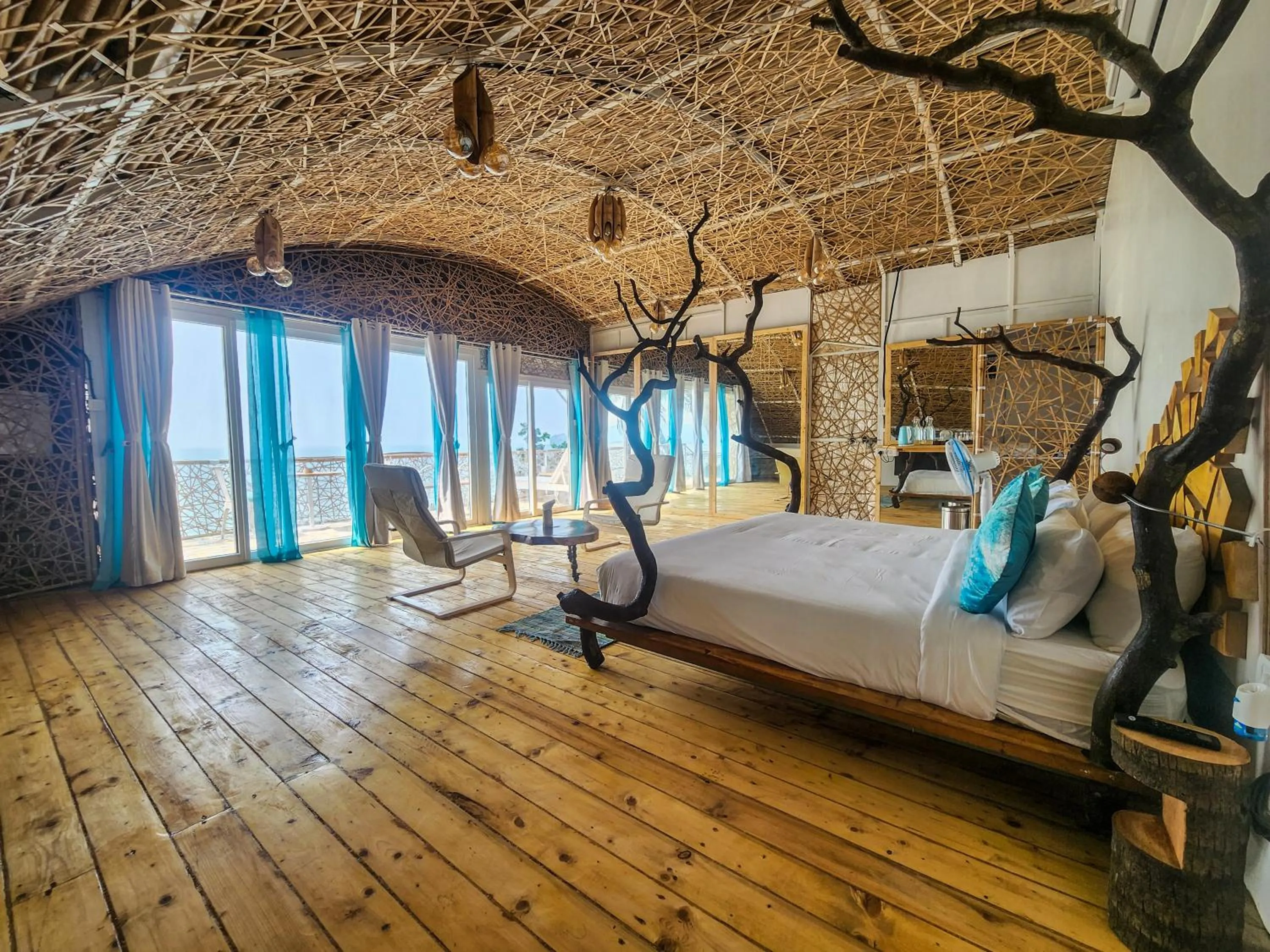 Restaurant/places to eat, Bed in Obrigado by Craftels