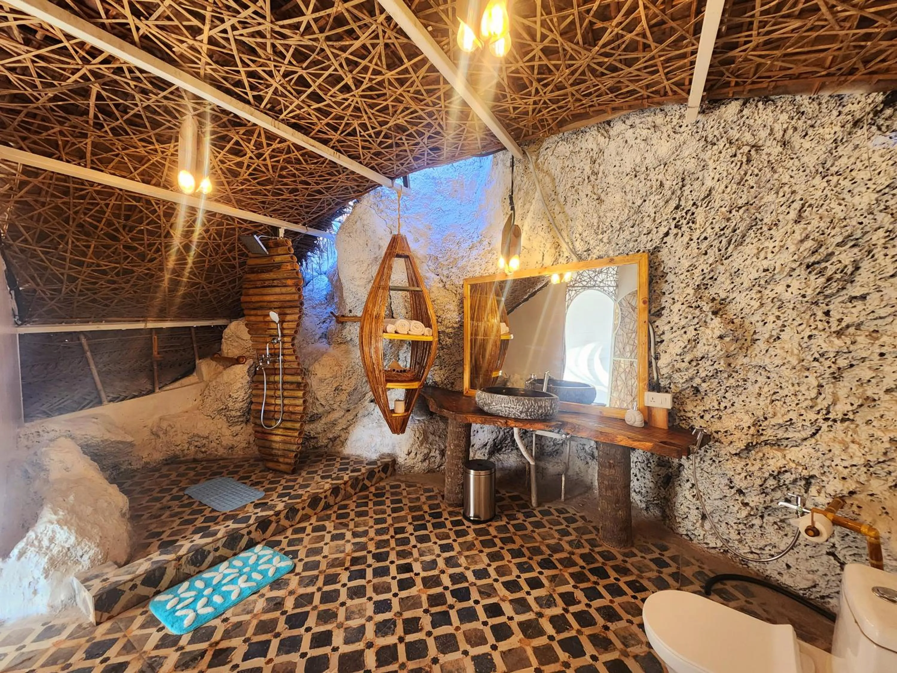 Shower in Obrigado by Craftels