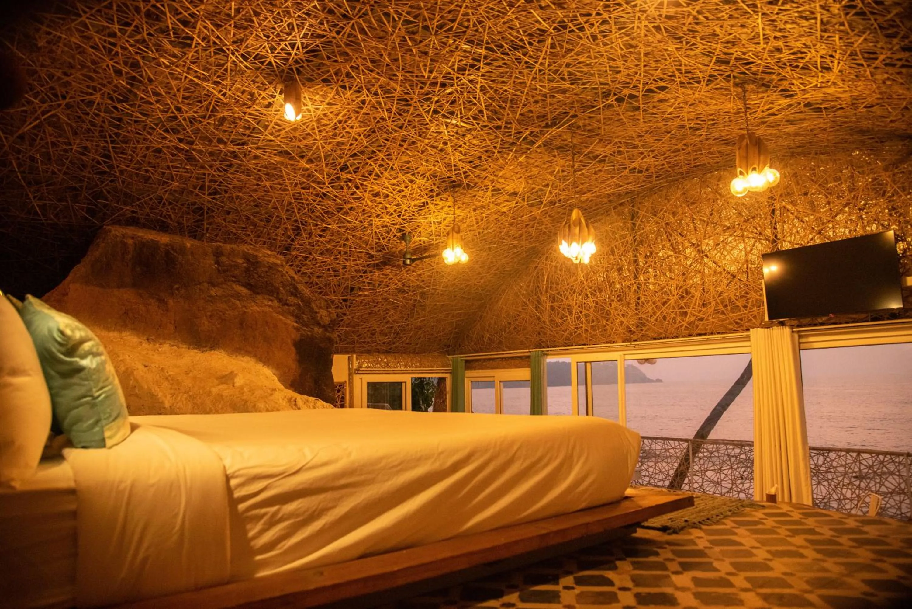 Bedroom, Bed in Obrigado by Craftels