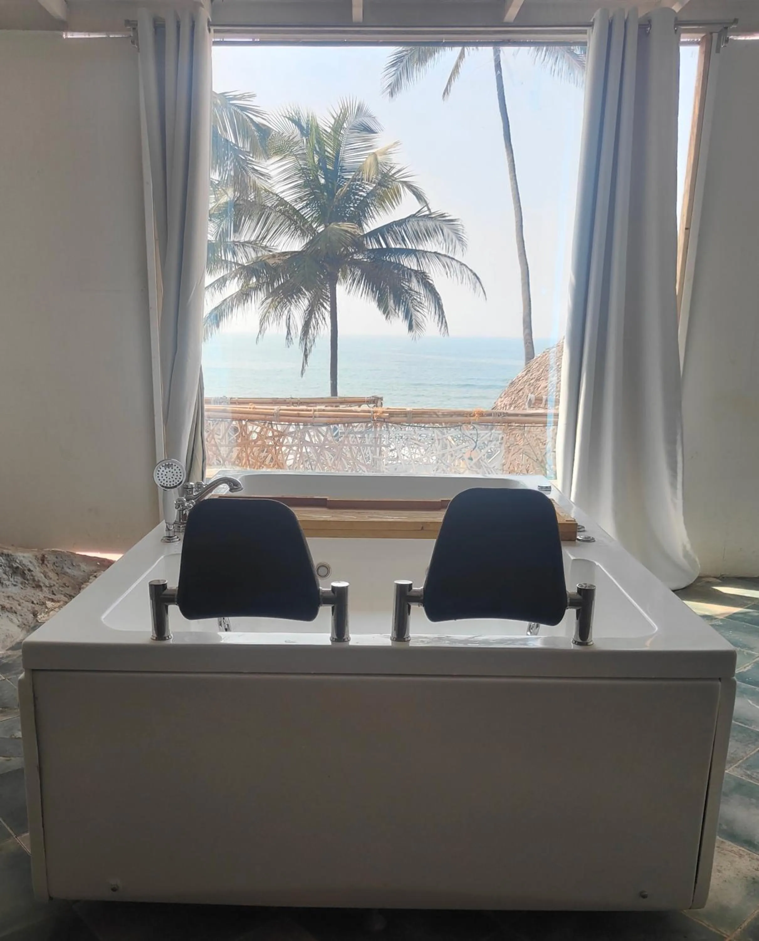 Bed in Obrigado by Craftels