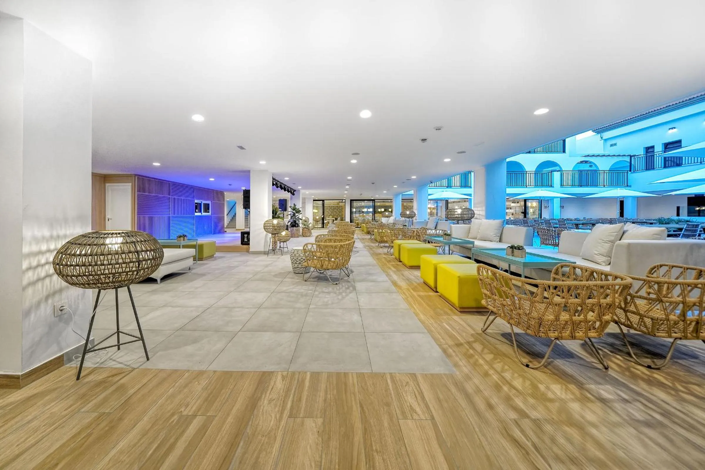 Broncemar Beach Suites