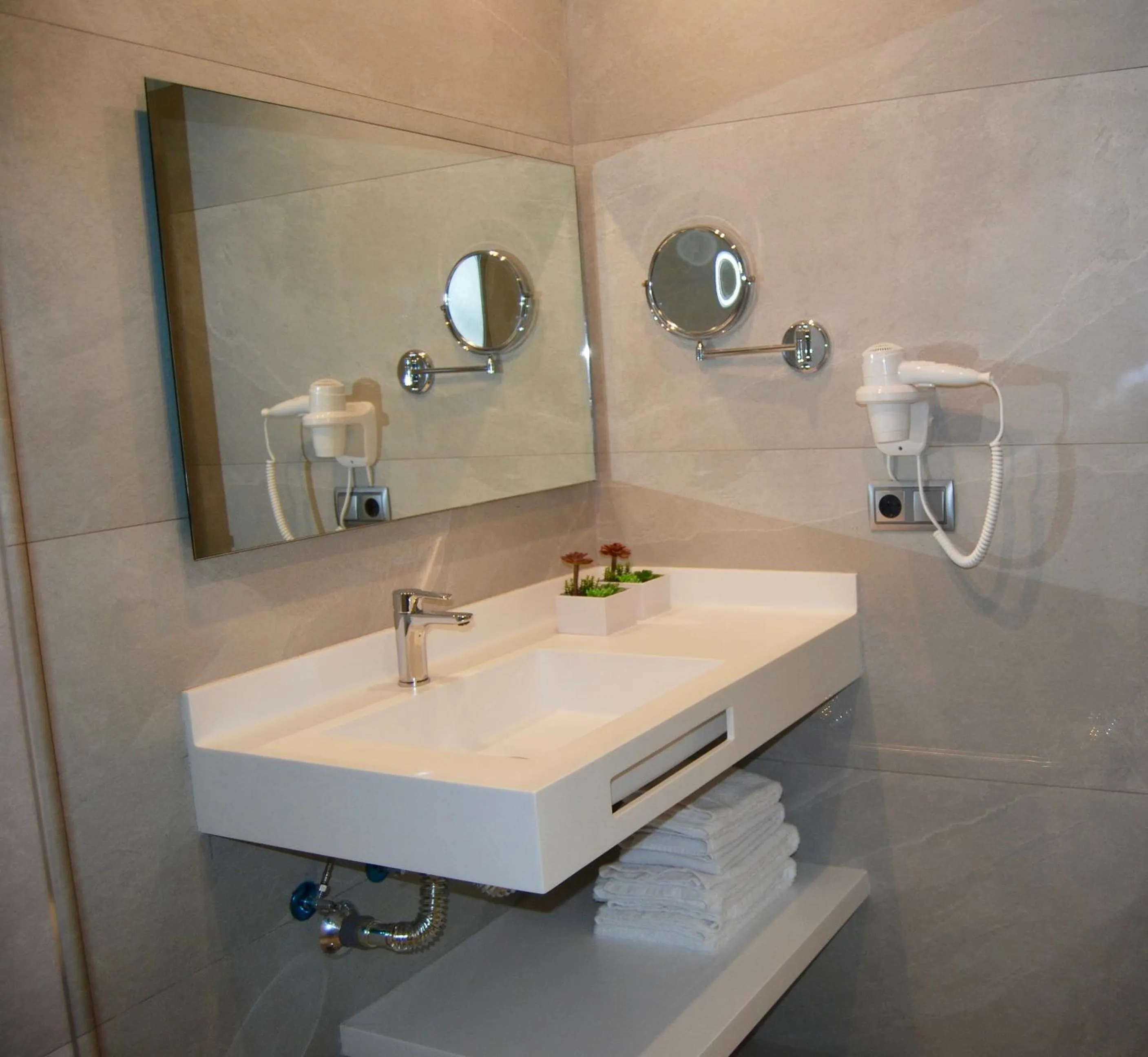 Bathroom in Broncemar Beach Suites
