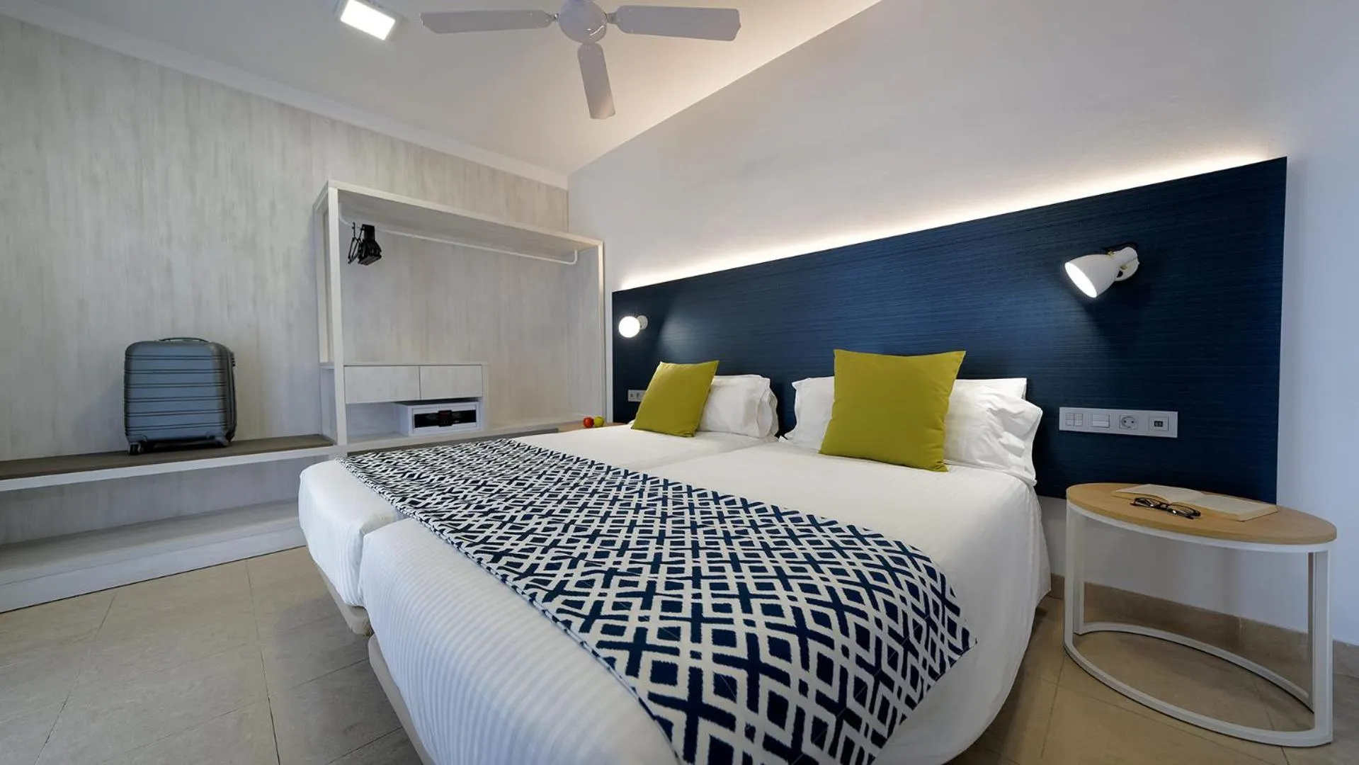 Bed in Broncemar Beach Suites