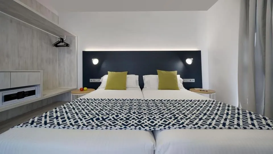 Decorative detail, Bed in Broncemar Beach Suites