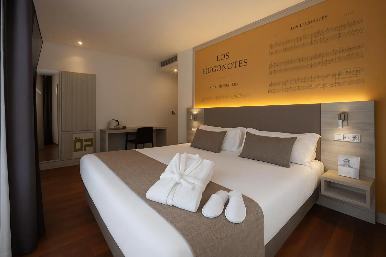 Bed in Petit Palace Boqueria Garden