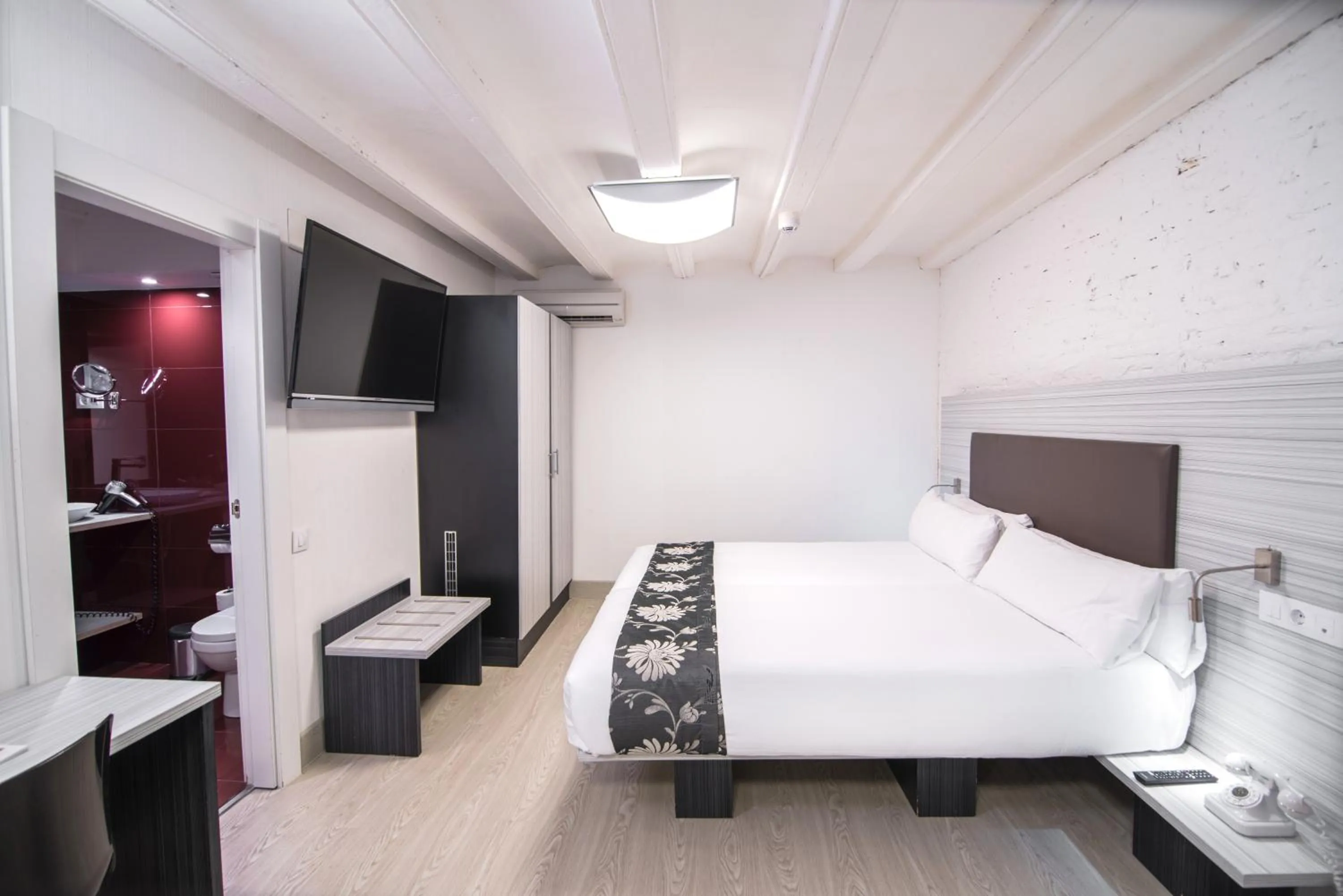 Bed in Petit Palace Boqueria Garden