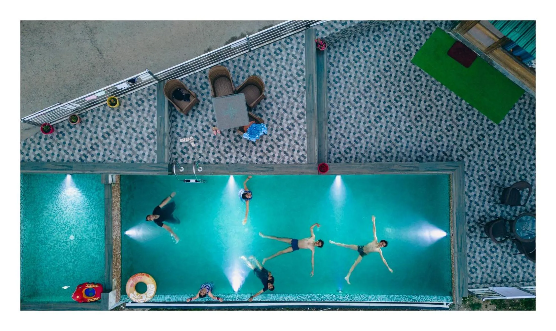 Swimming pool in Wolfandwoods