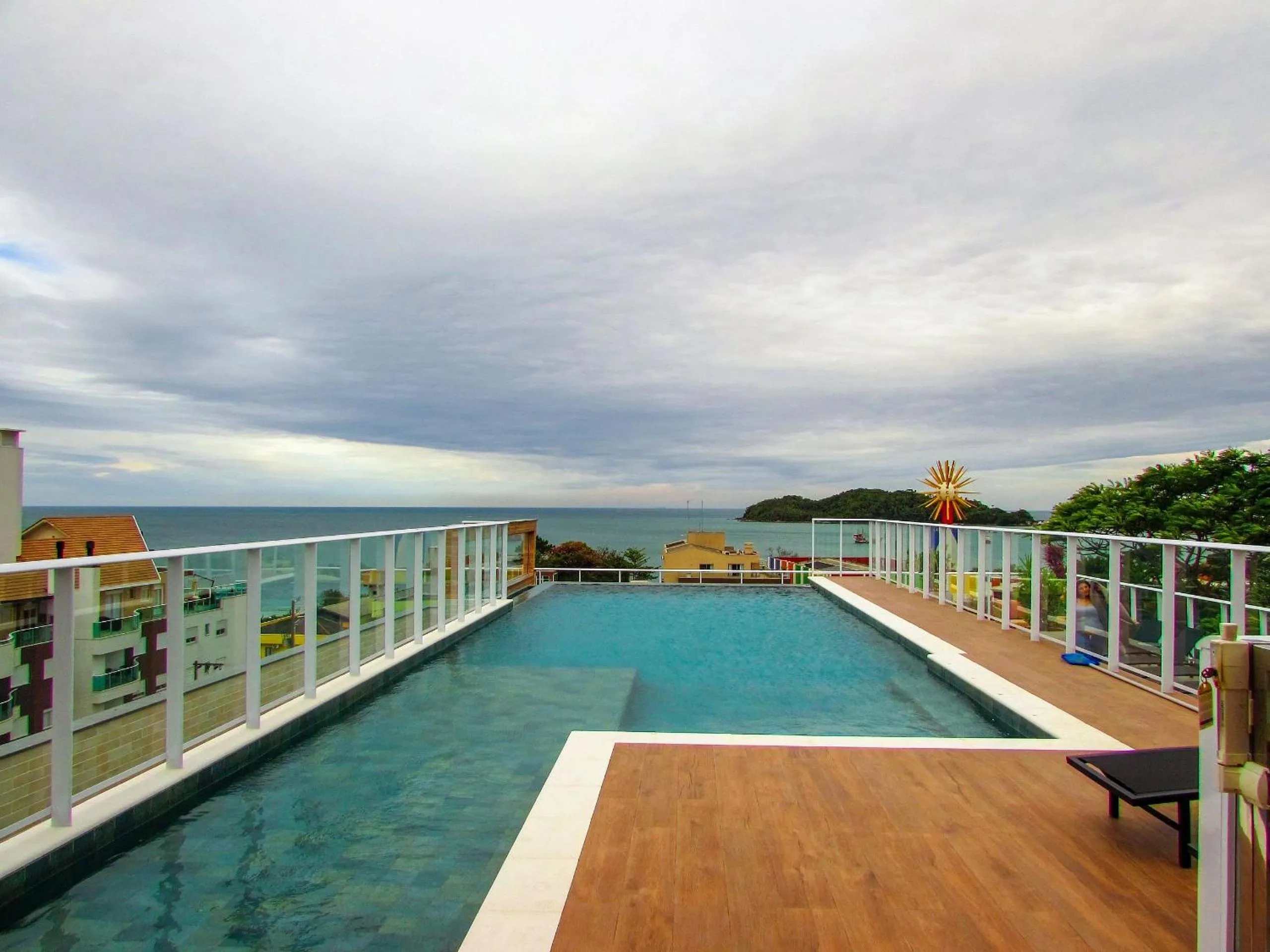 Swimming pool in VDC-225 Moderno monoambiente a pocos mts del mar de Bombinhas