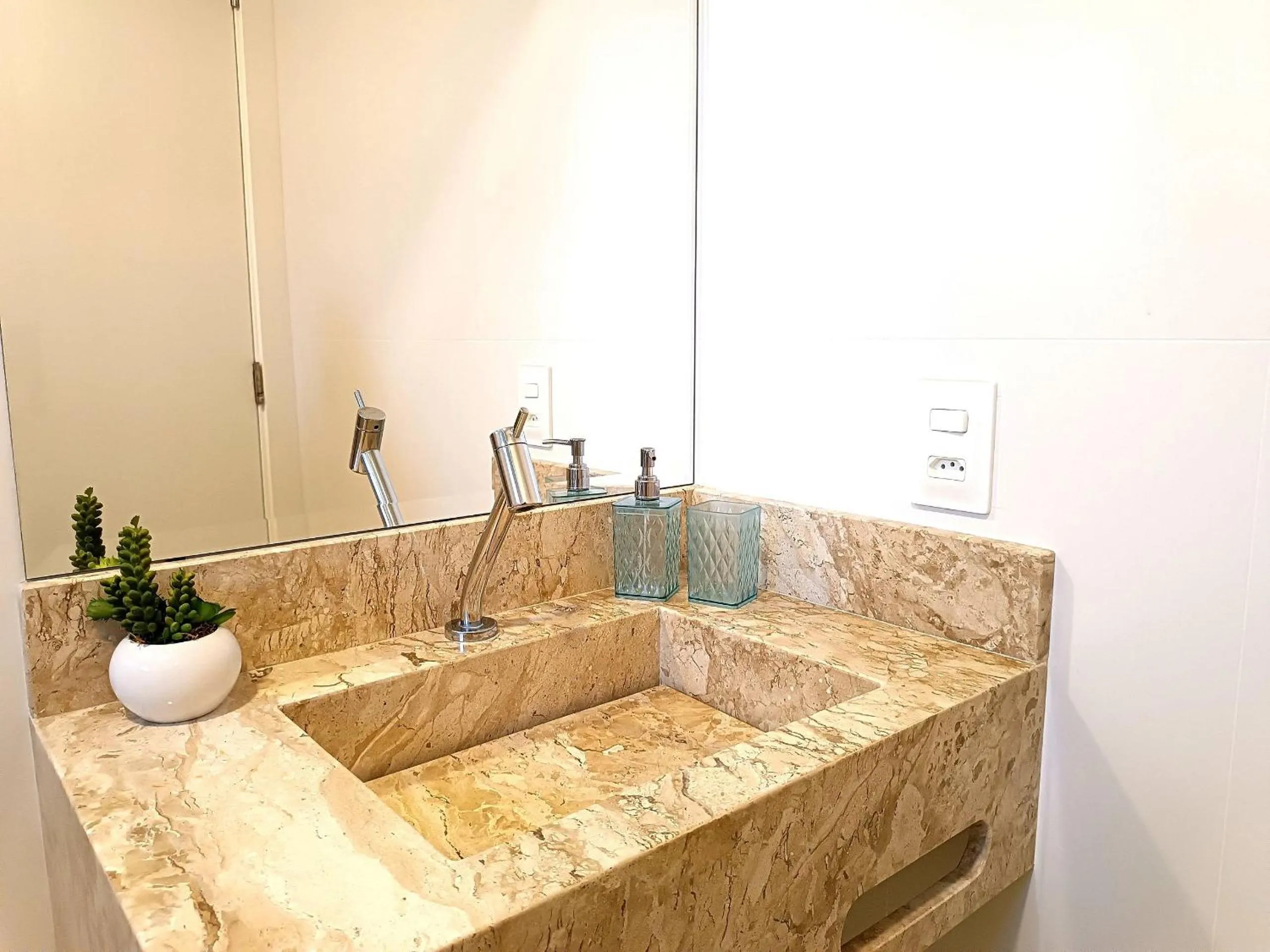 VDC-225 Moderno monoambiente a pocos mts del mar de Bombinhas