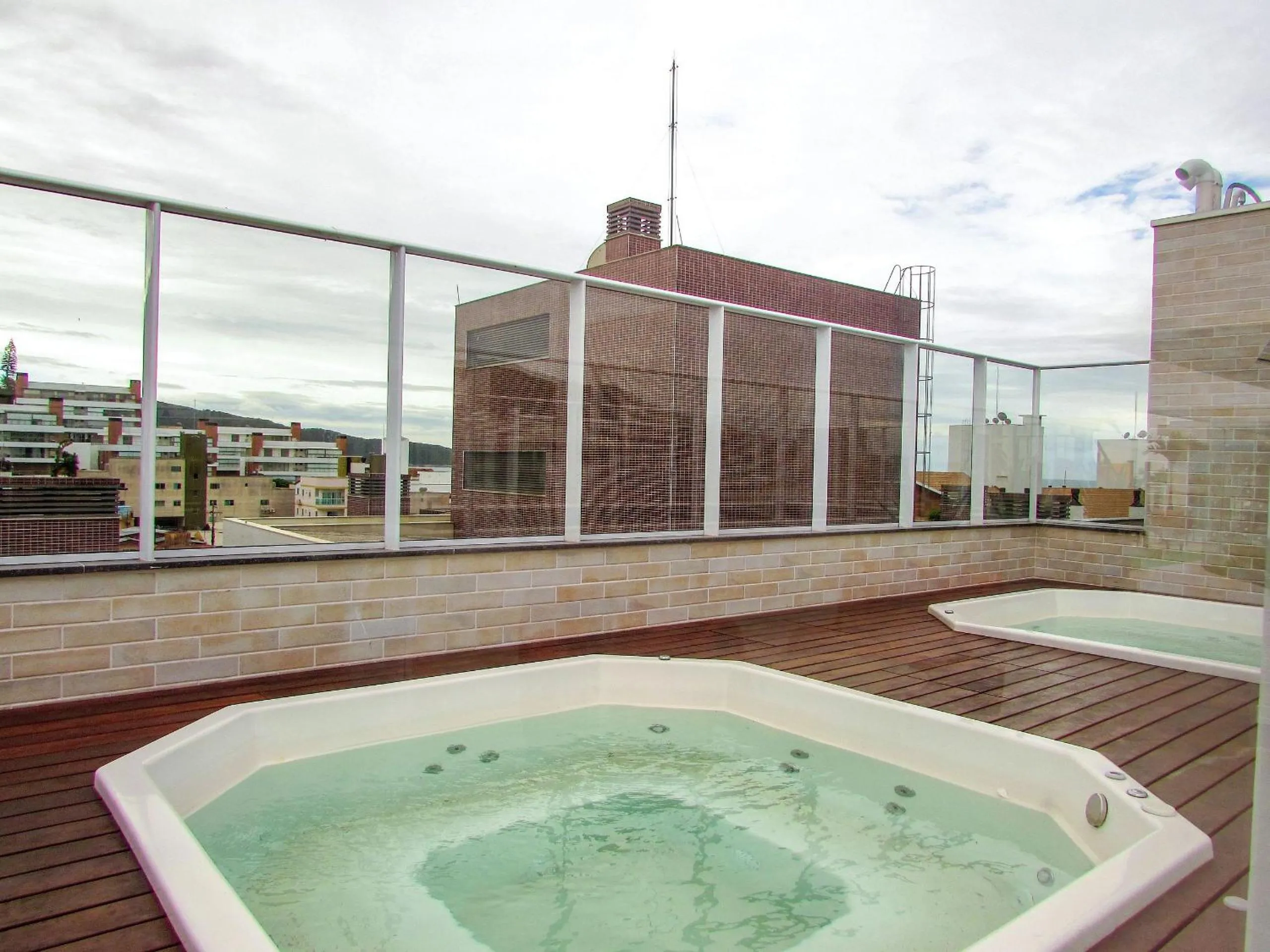 Hot Tub in VDC-225 Moderno monoambiente a pocos mts del mar de Bombinhas