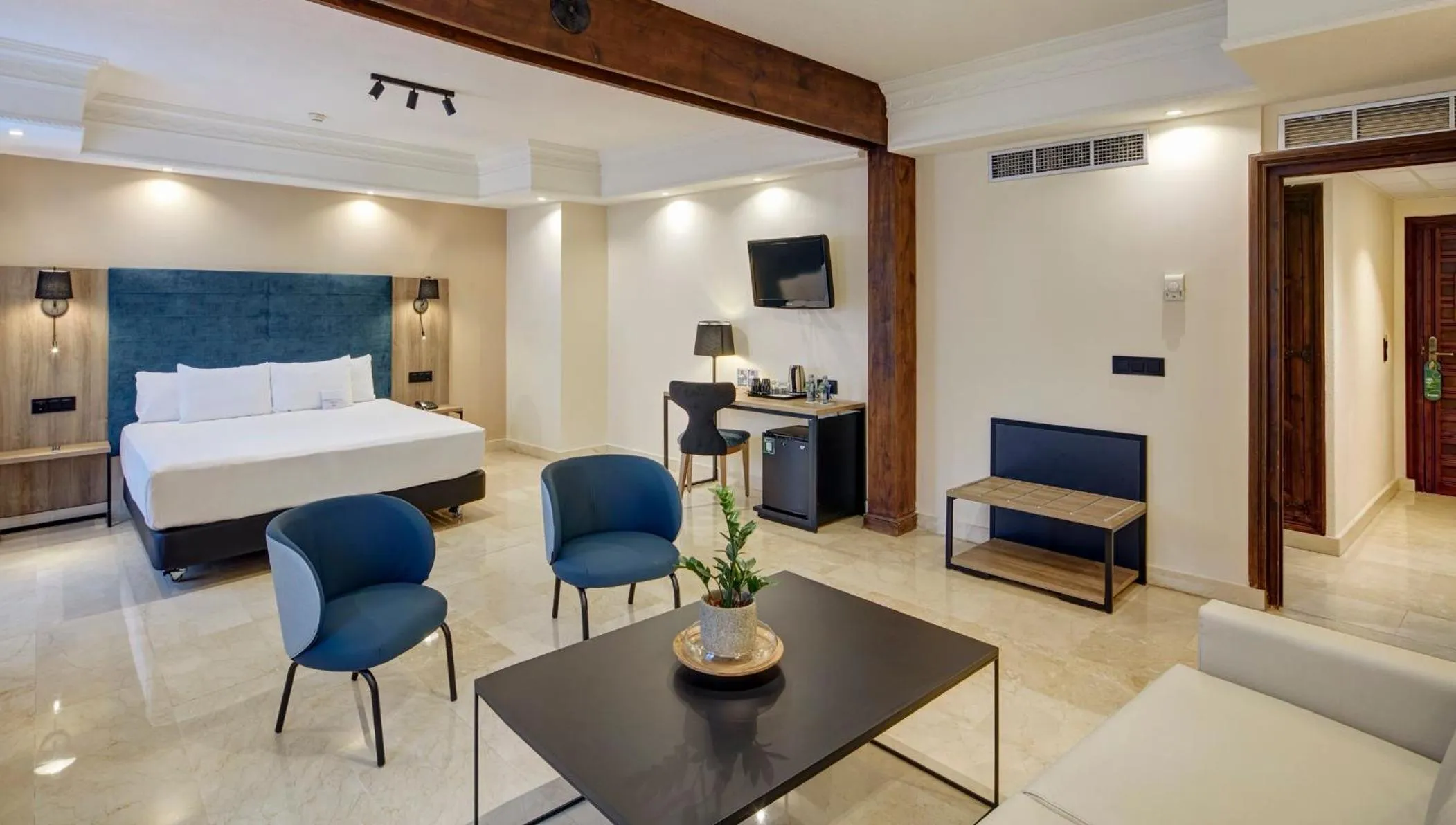 Photo of the whole room, Bed in Hotel Sercotel Alfonso VI