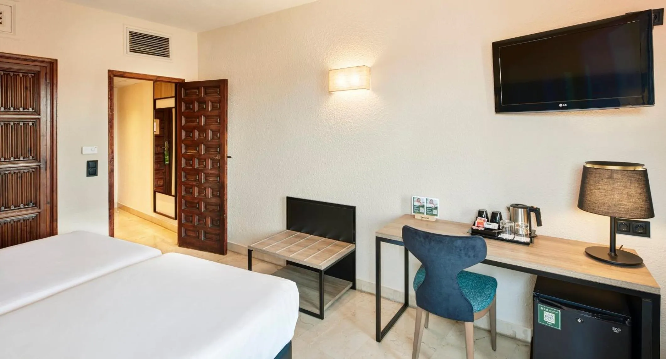 Photo of the whole room, Bed in Hotel Sercotel Alfonso VI