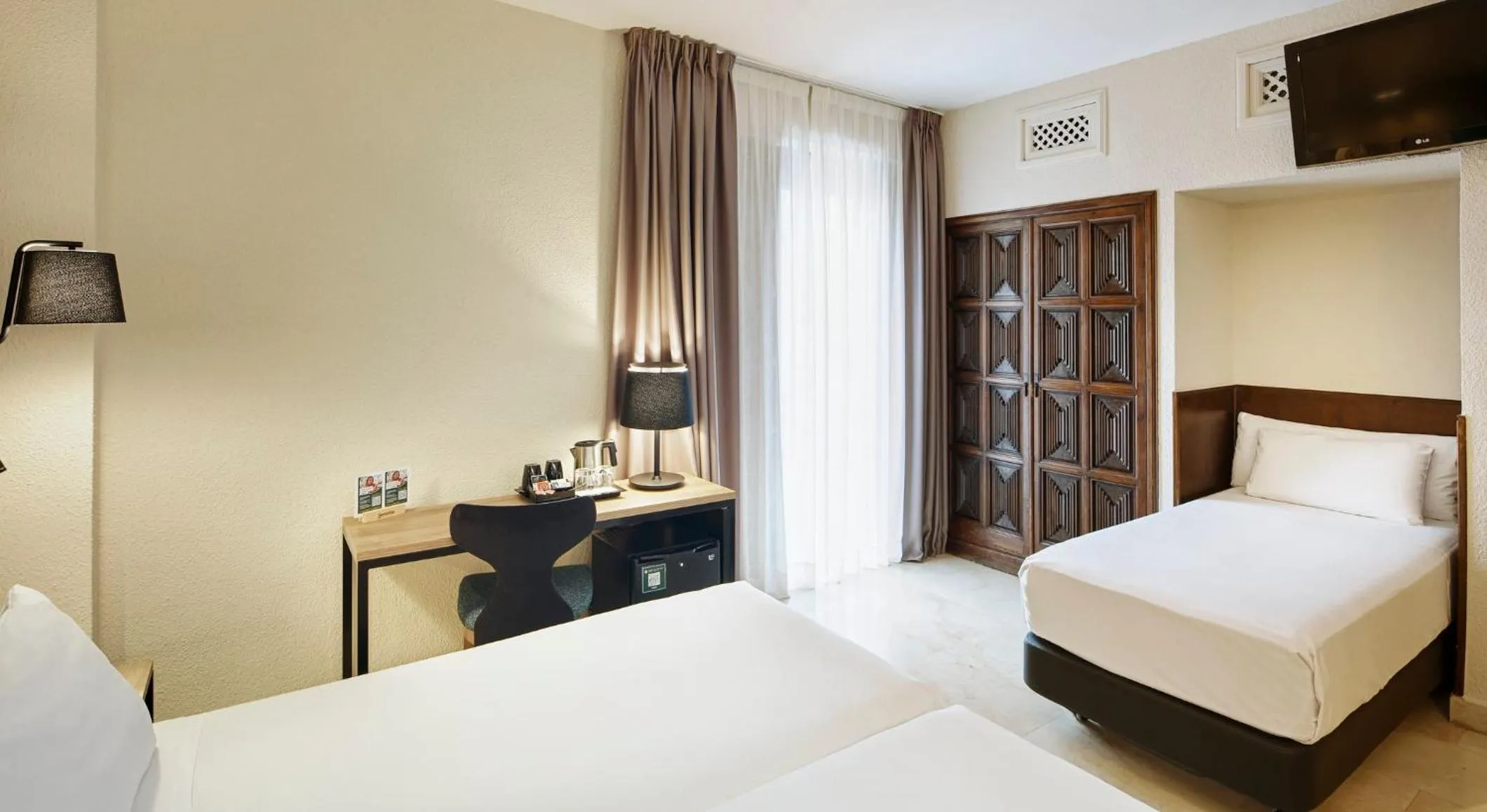 Photo of the whole room, Bed in Hotel Sercotel Alfonso VI