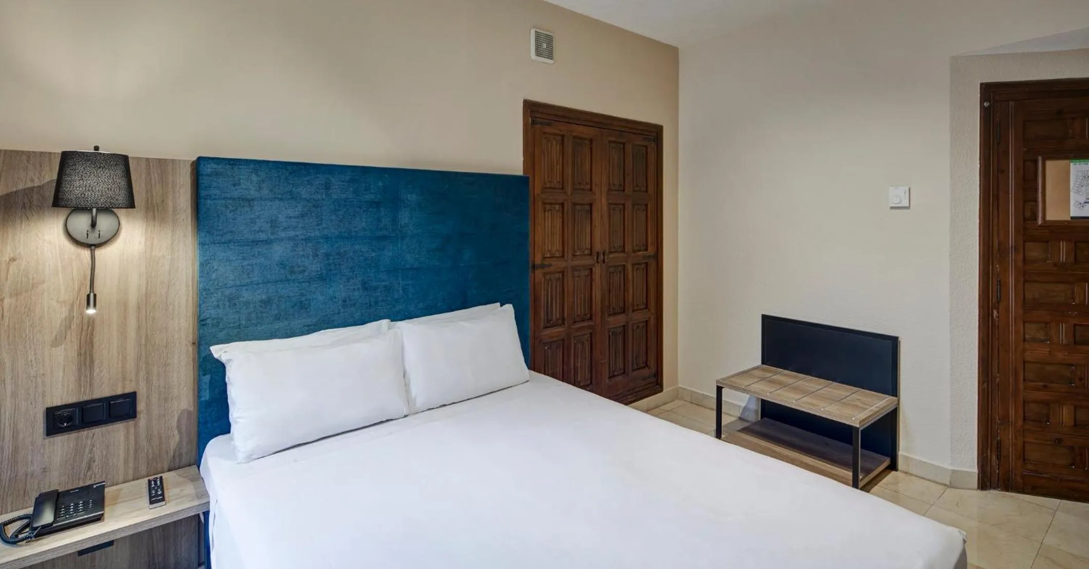 Photo of the whole room, Bed in Hotel Sercotel Alfonso VI