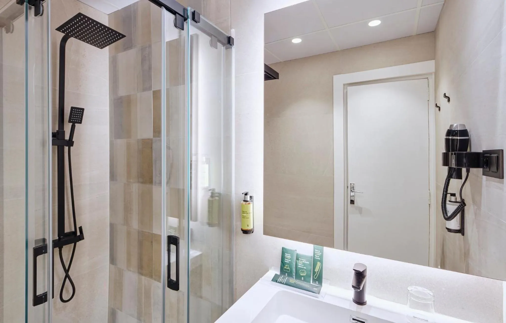 Photo of the whole room in Hotel Sercotel Alfonso VI