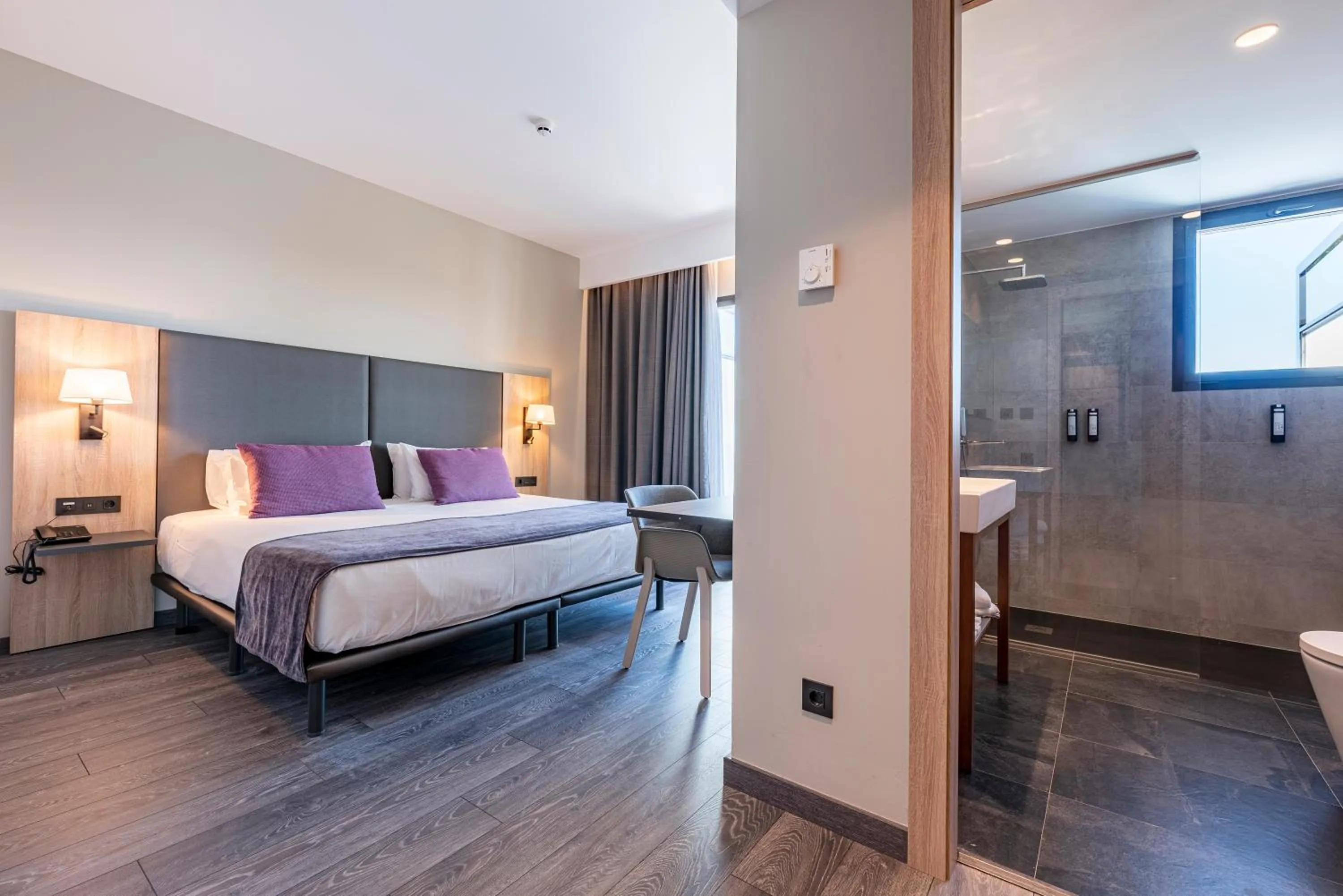 Bathroom, Bed in Astari