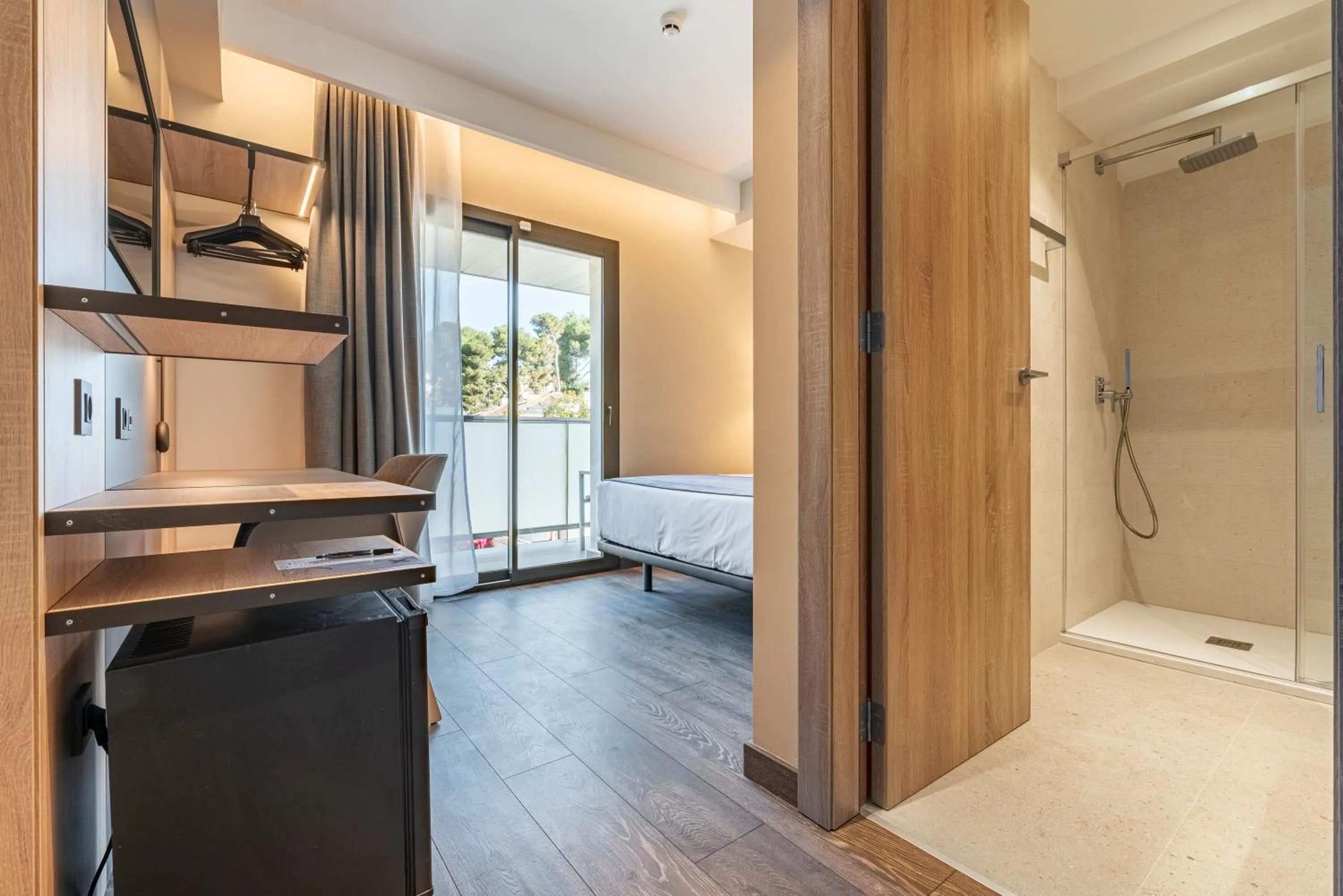 Photo of the whole room in Astari