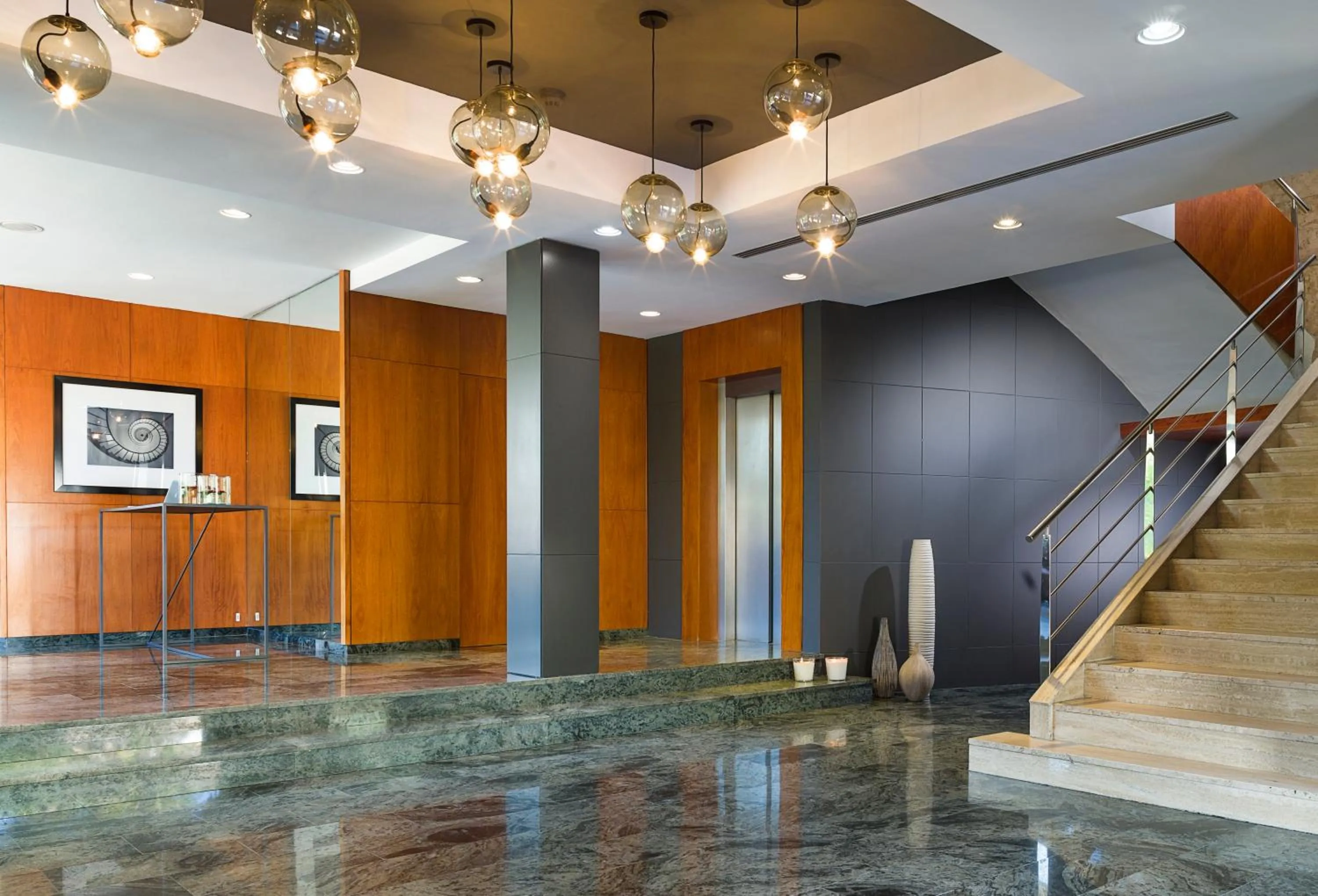 Lobby or reception in Astari