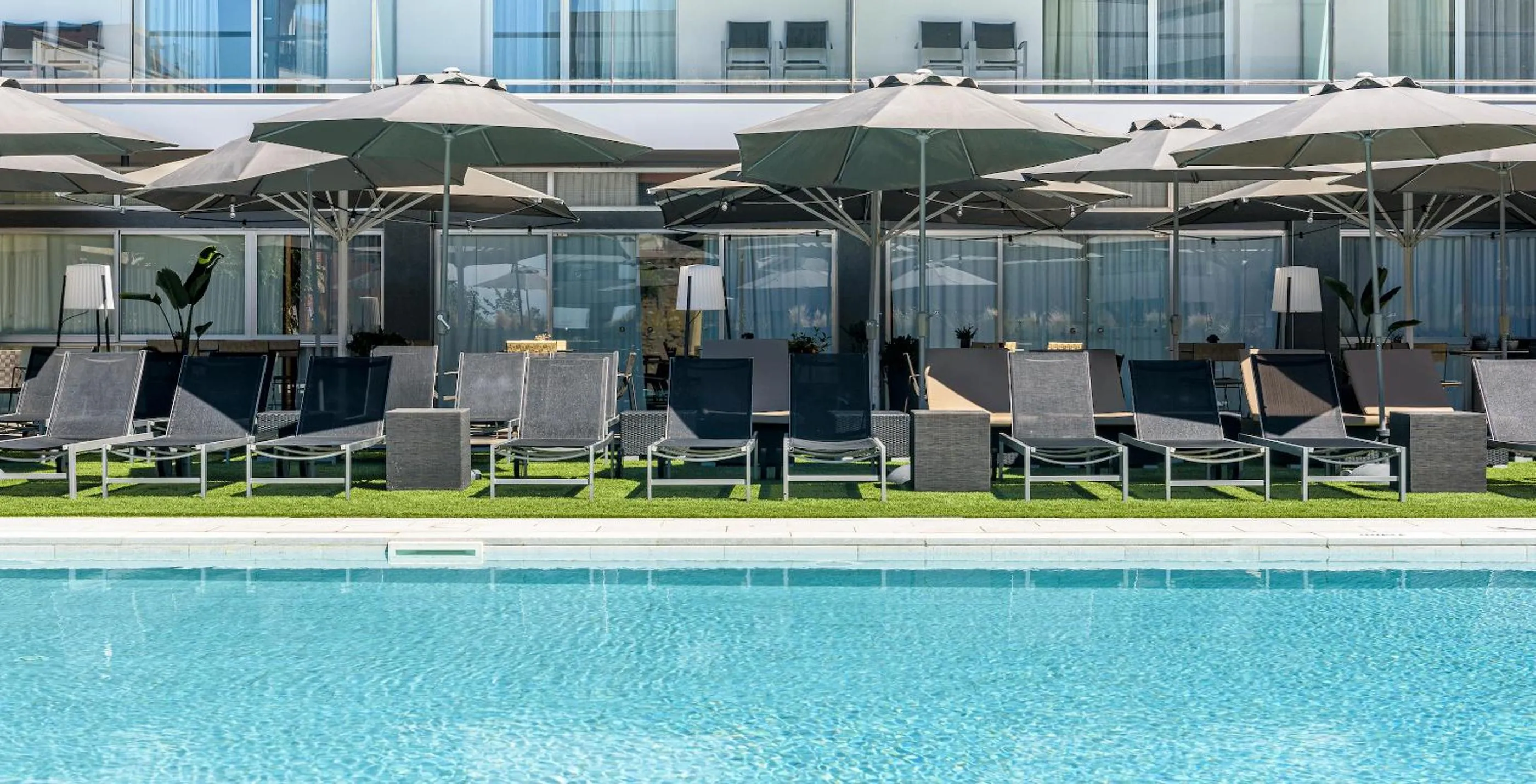 Swimming pool in Astari