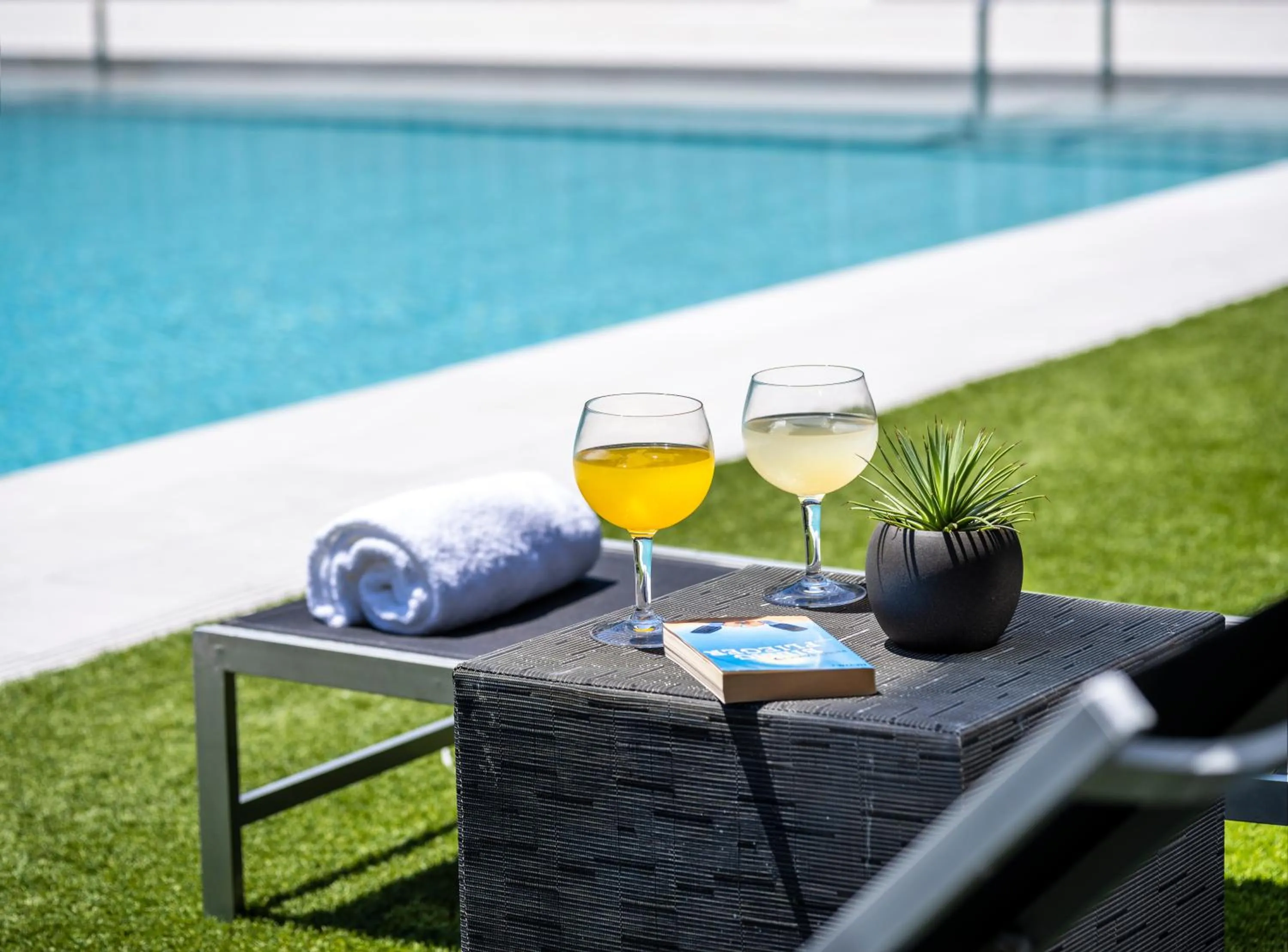 Swimming pool in Astari