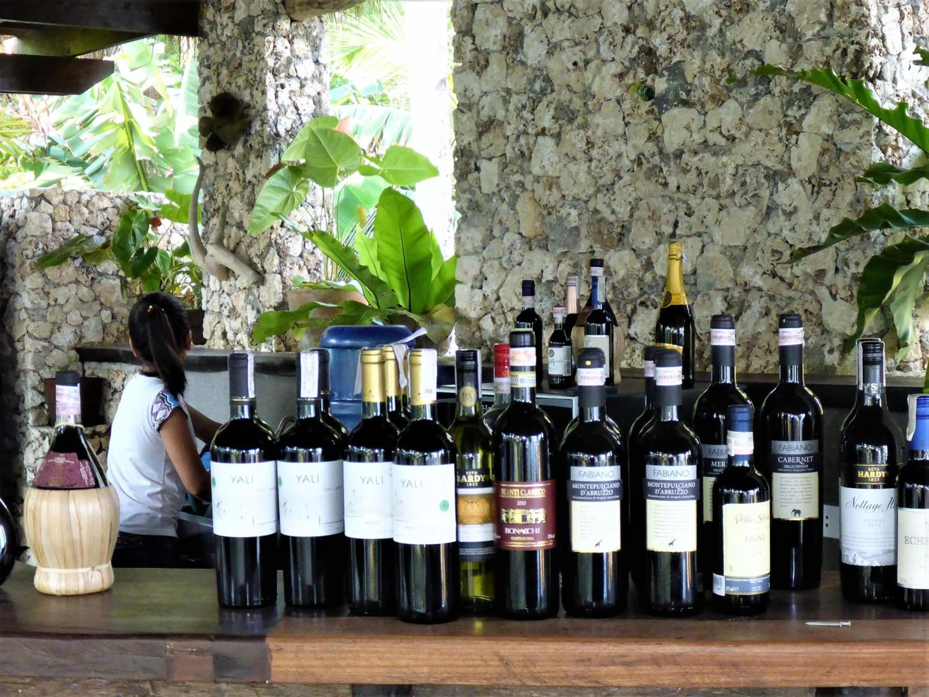 Lounge or bar in Island View Beachfront Resort