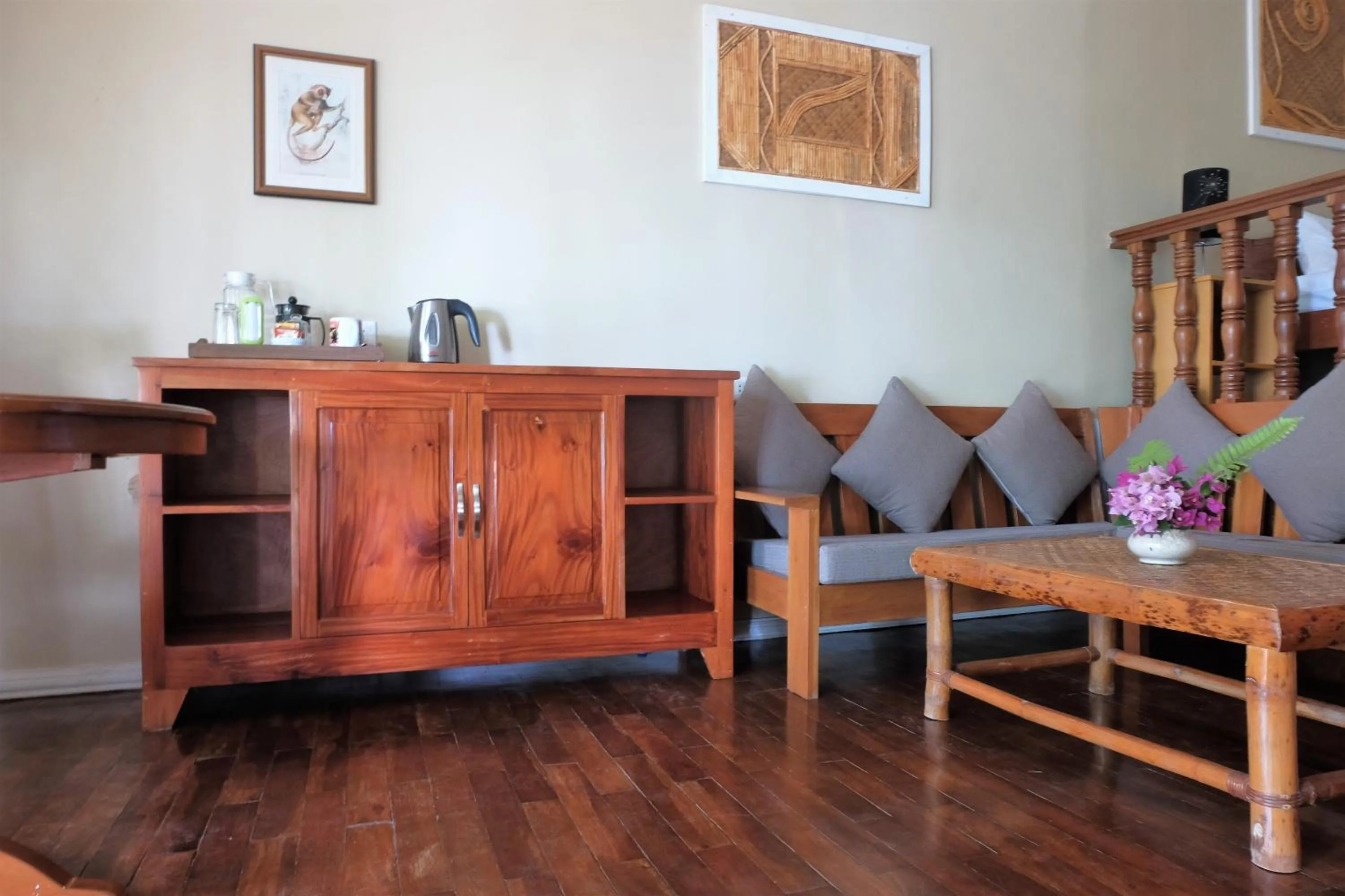 Seating area in Island View Beachfront Resort