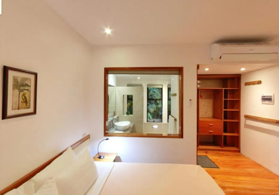 Bedroom, Bed in Island View Beachfront Resort