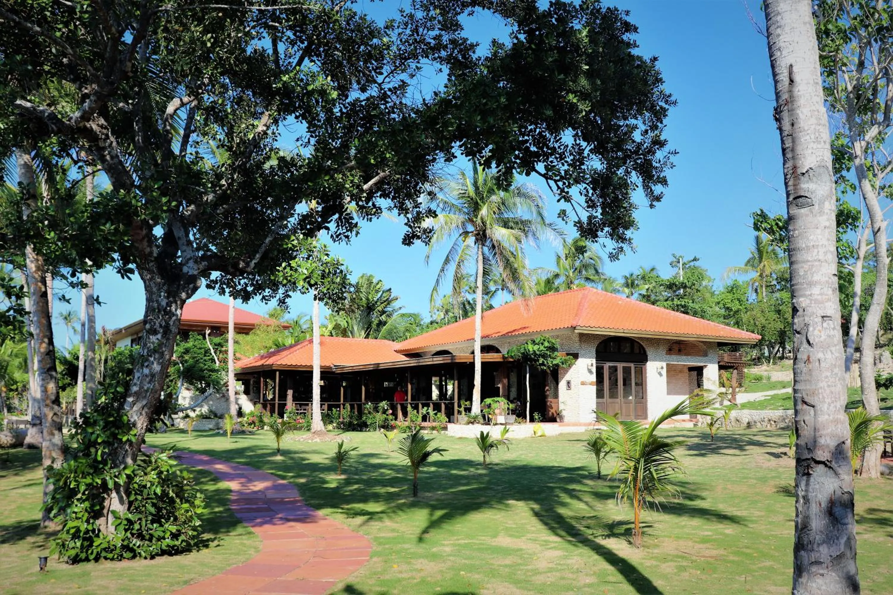 Restaurant/places to eat in Island View Beachfront Resort