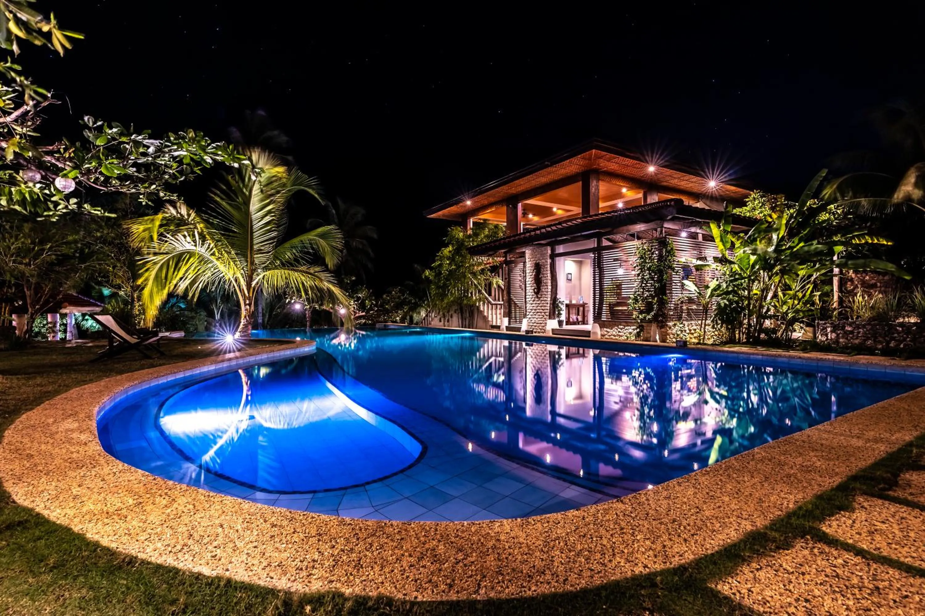 Night in Island View Beachfront Resort